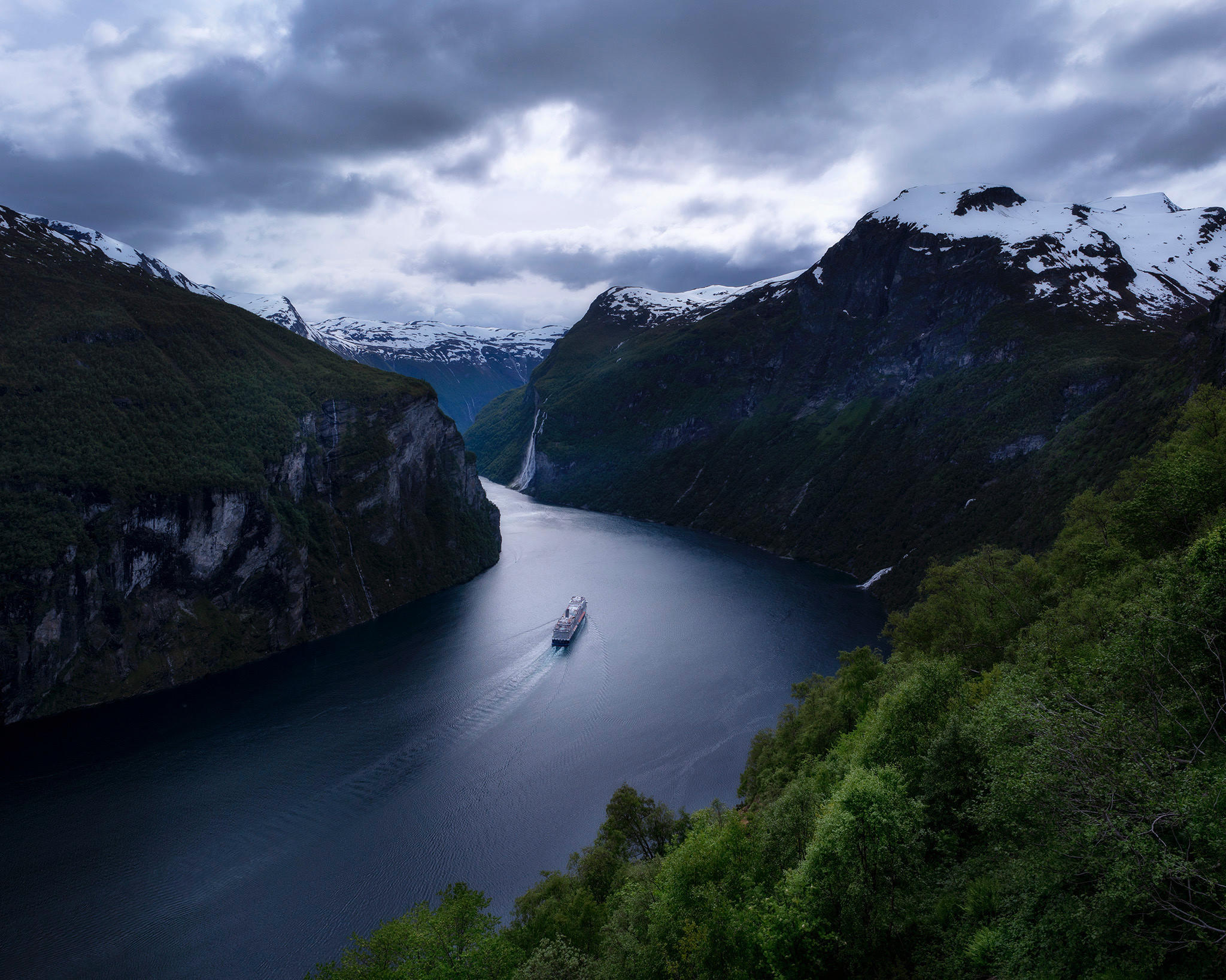 Wallpapers landscape Geirangerfjord Cruise on the desktop