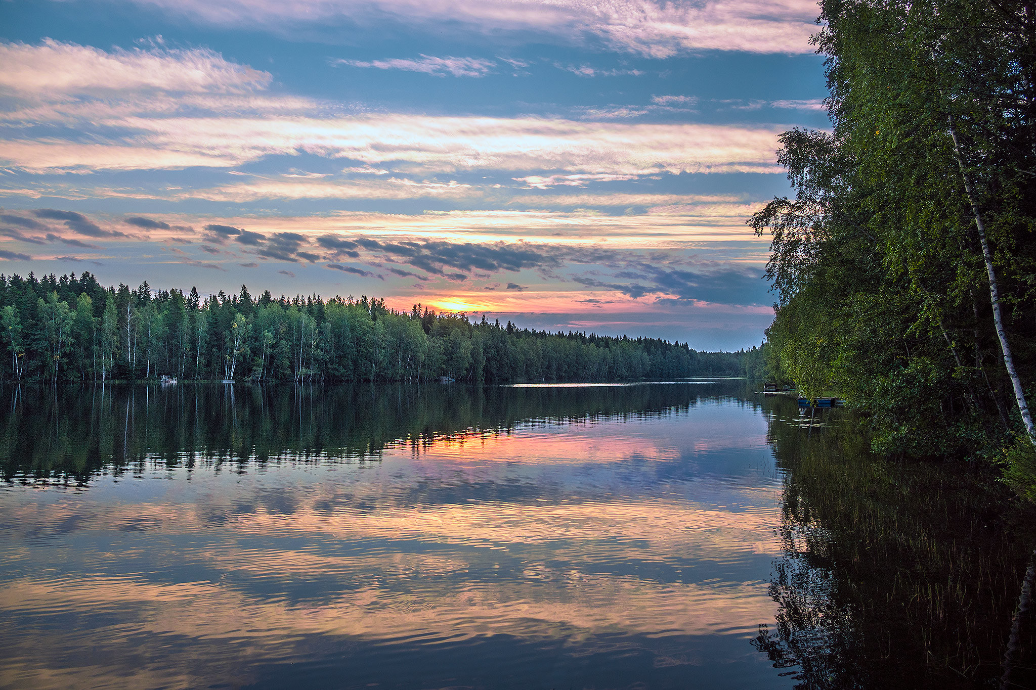 Free photo Heavenly reflection on the lake