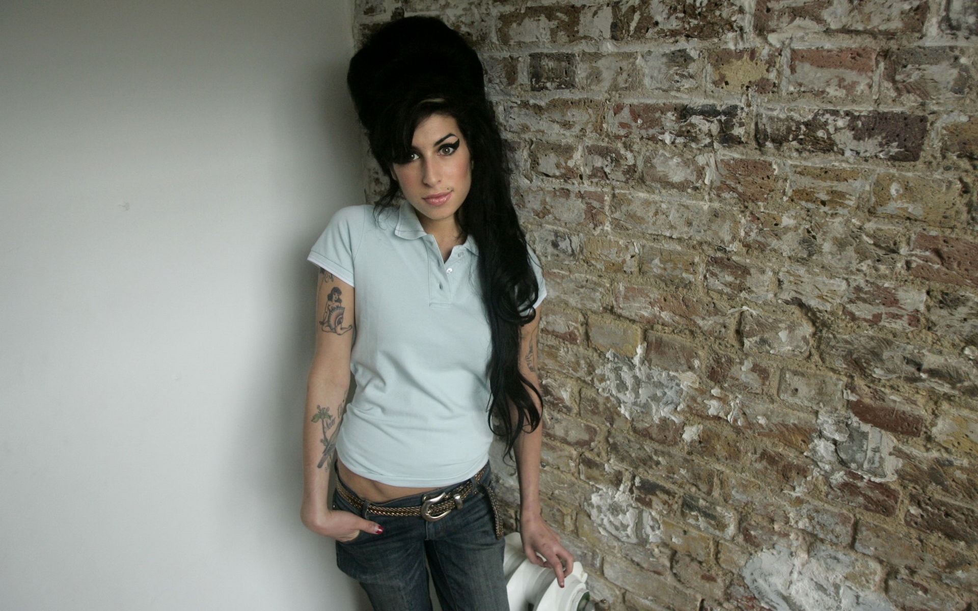 桌面上的壁纸墙壁 女孩 艾米-怀恩豪斯