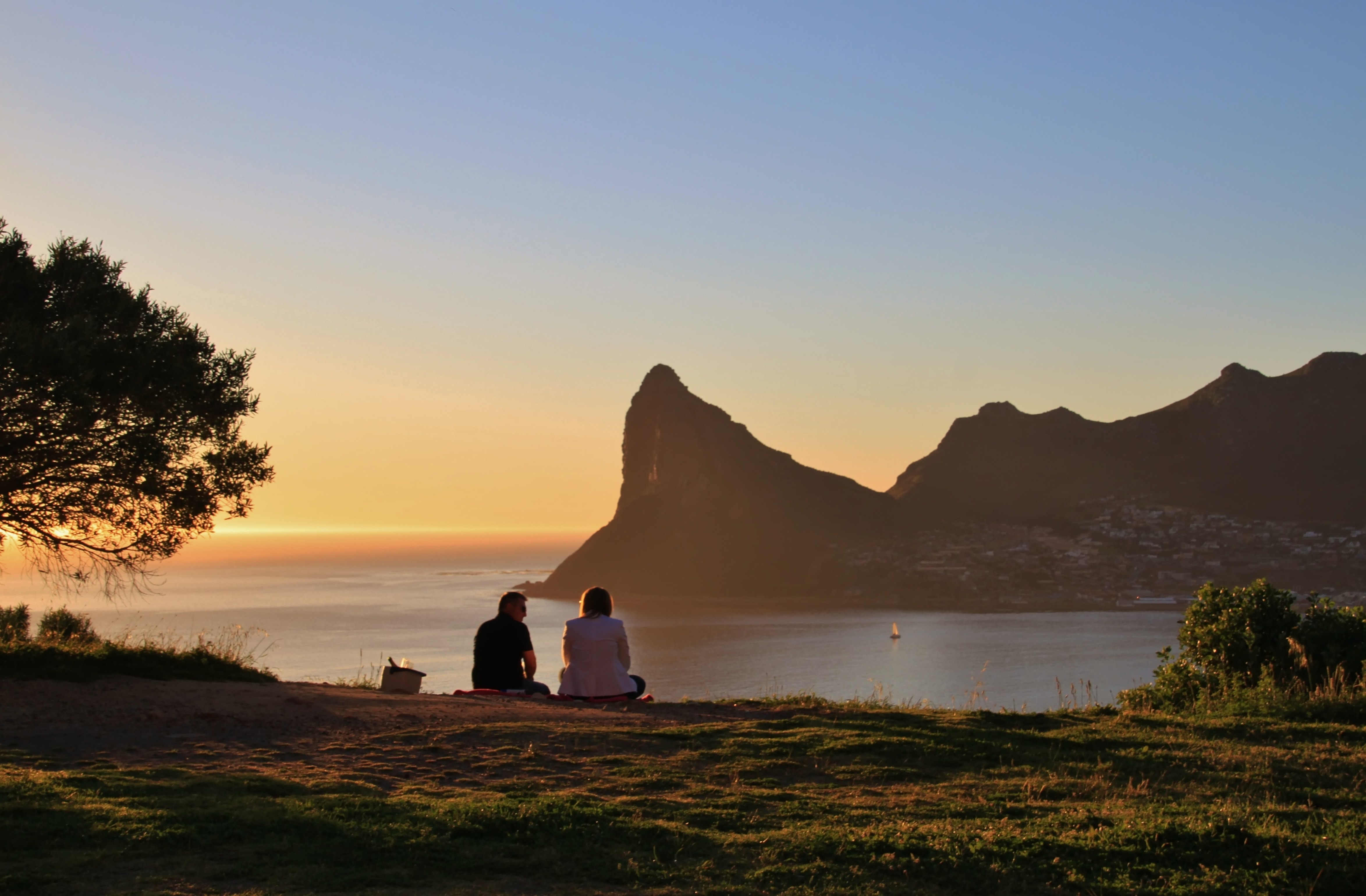 Free photo Picnic overlooking the sea