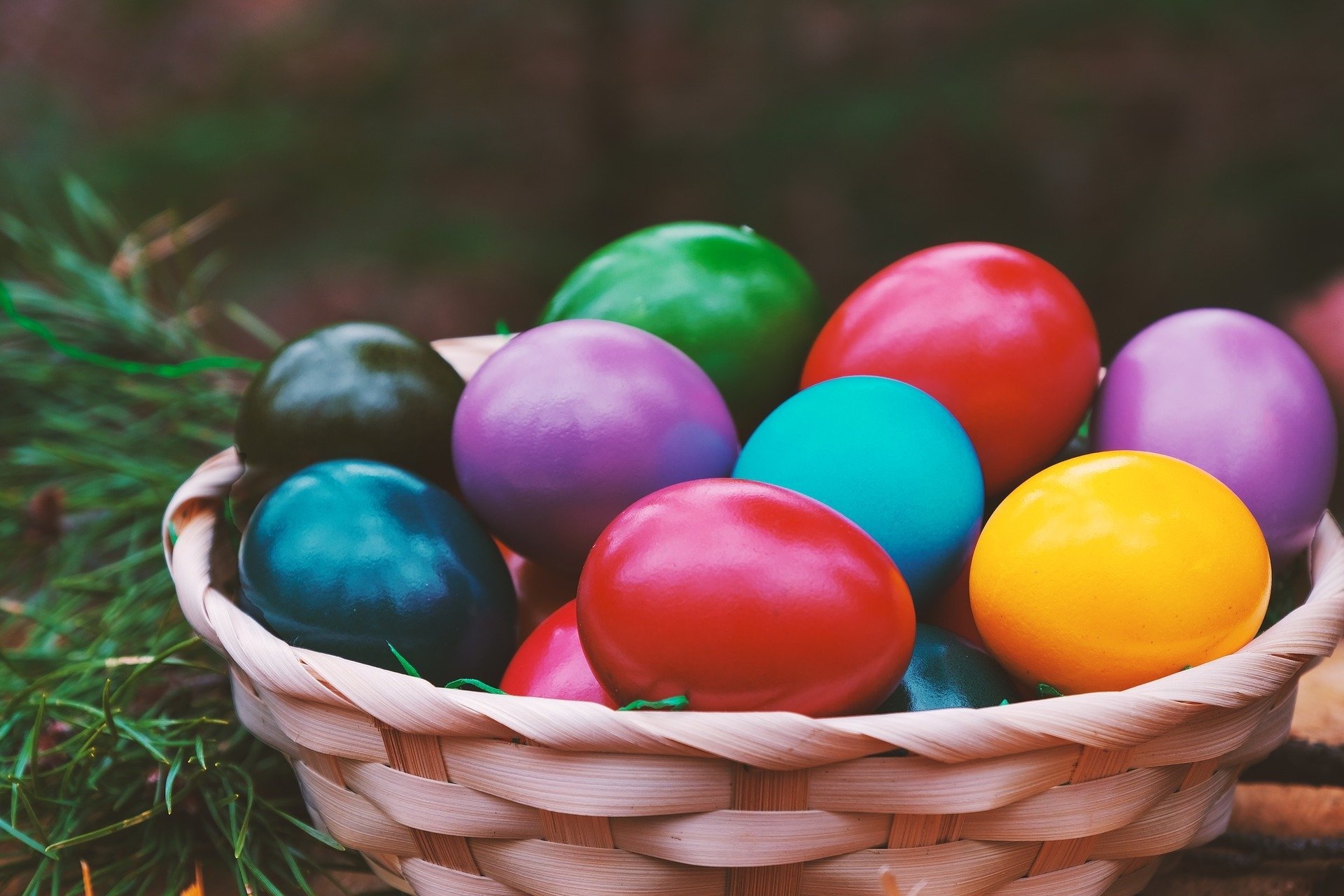 Wallpapers easter eggs egg basket colored eggs on the desktop