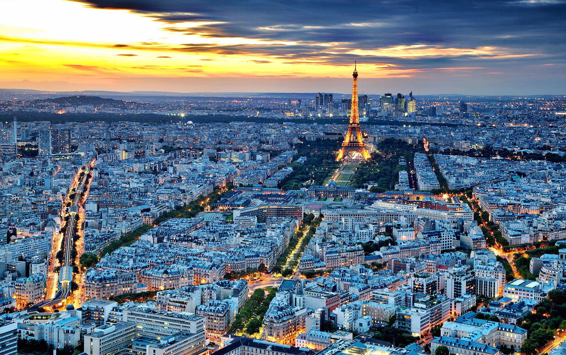 桌面上的壁纸埃菲尔铁塔 航拍 巴黎