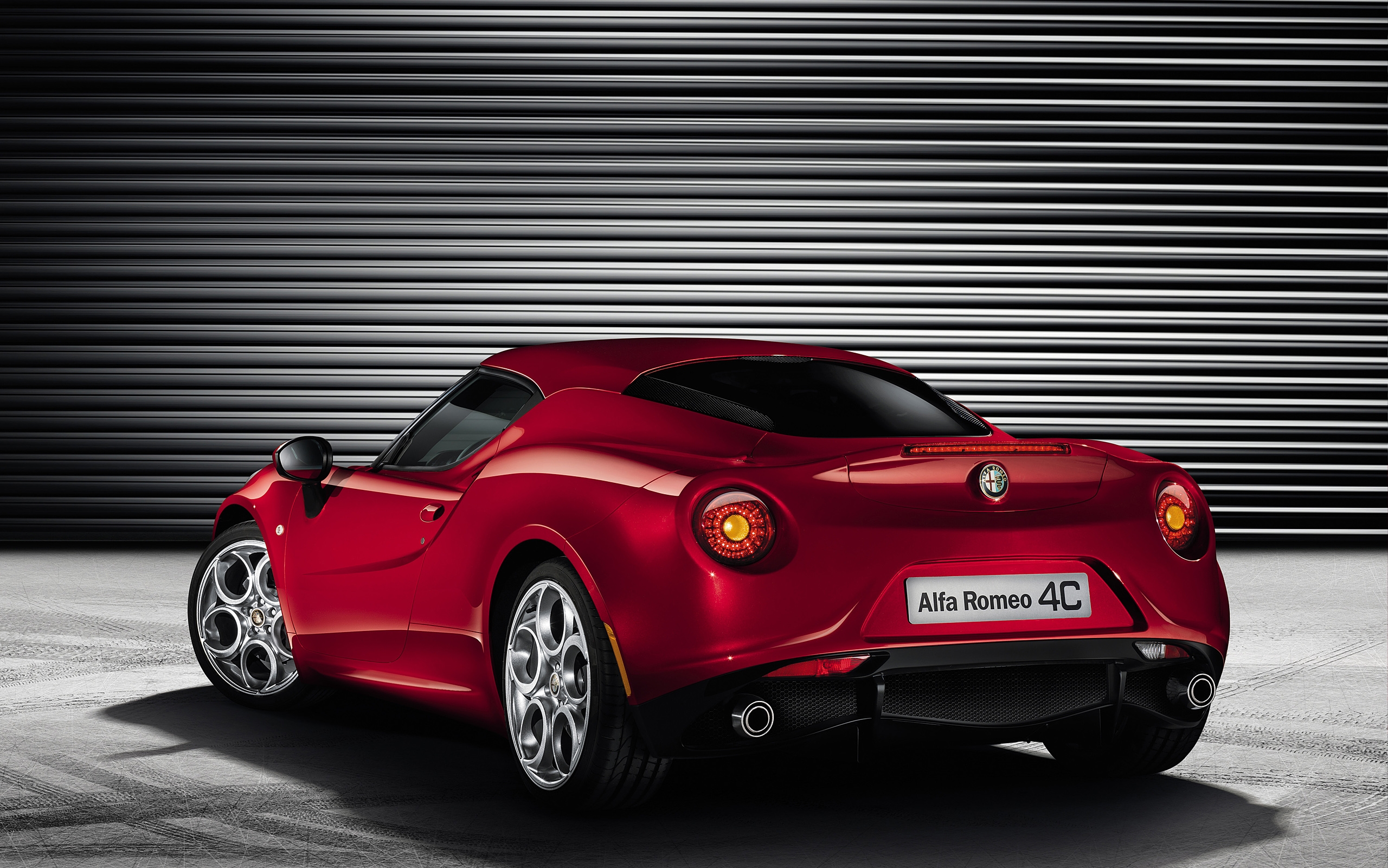 Free photo Rear of alfa romeo 4c coupe