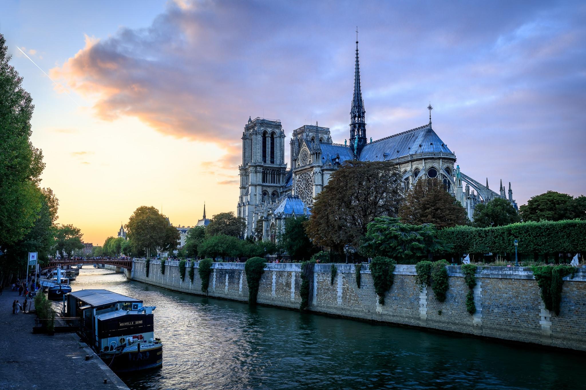 Wallpapers Notre Dame evening sunset on the desktop