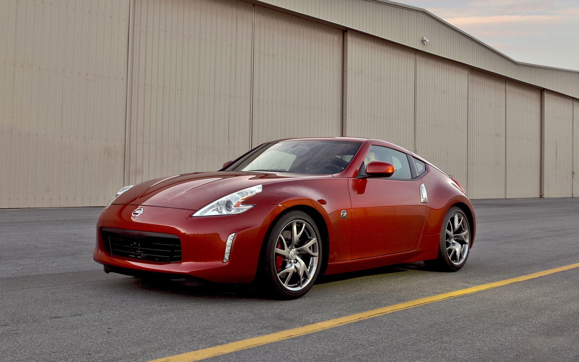 Free photo Red nissan 350z