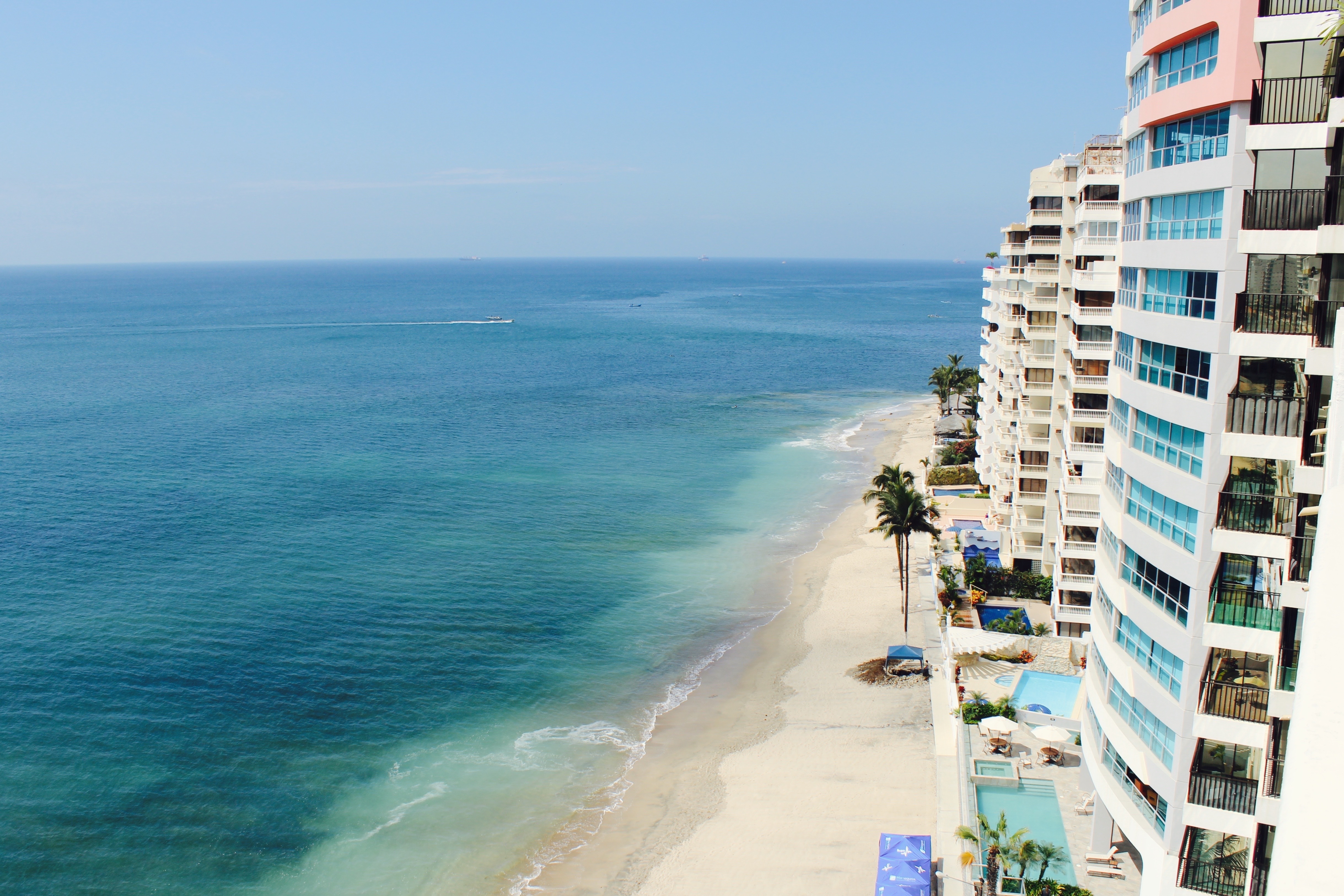 Free photo High rises located right on the beach of the sea