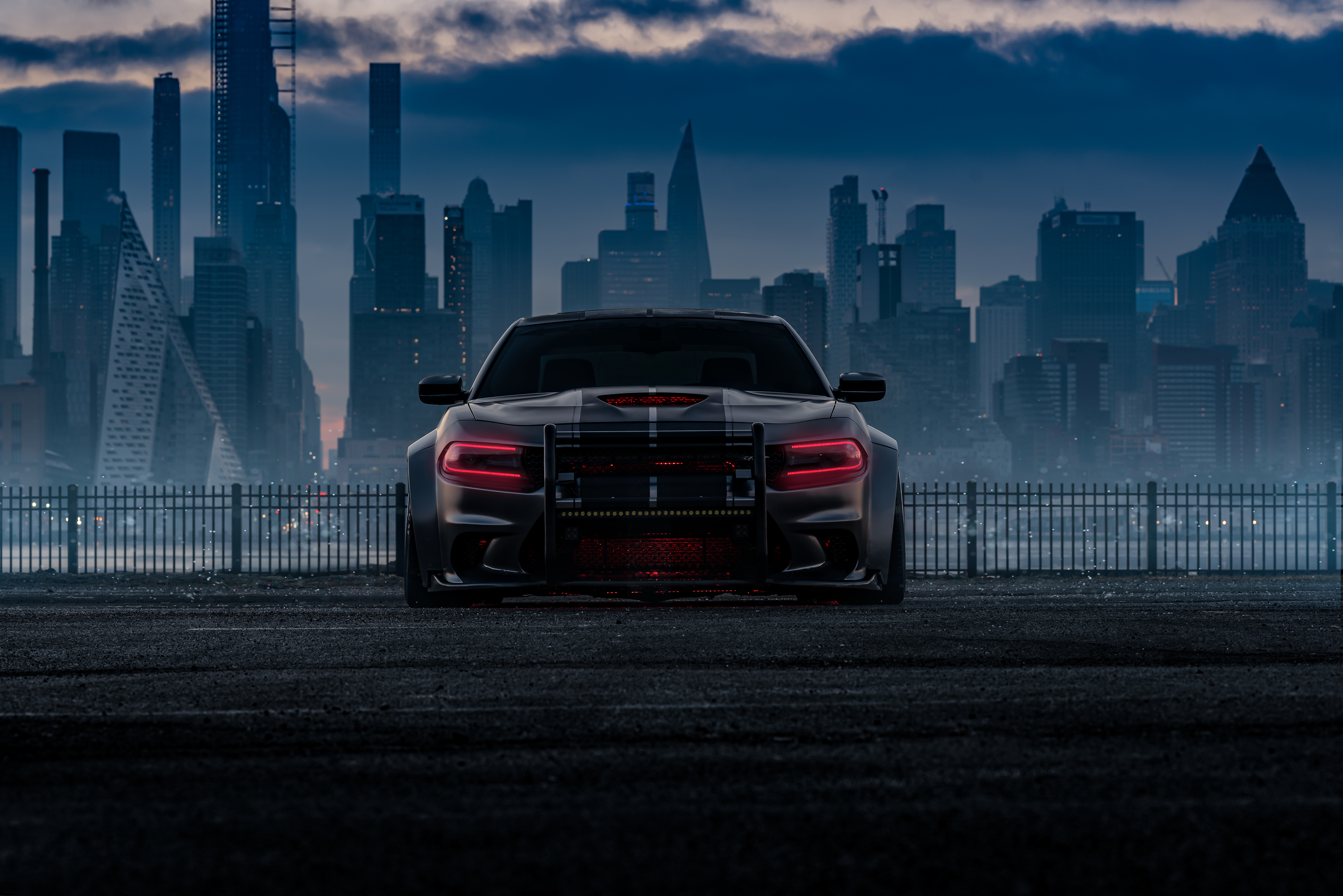 Бесплатное фото Рендеринг Dodge Charger с красными фарами