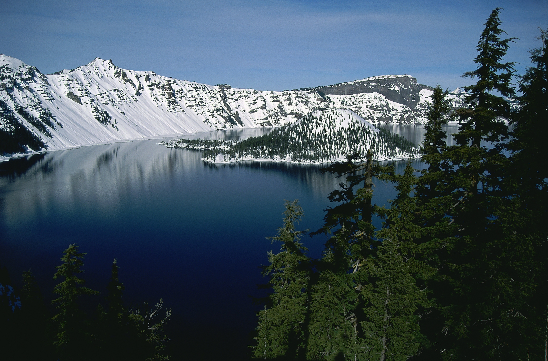 Free photo A lake on the plain in the mountains