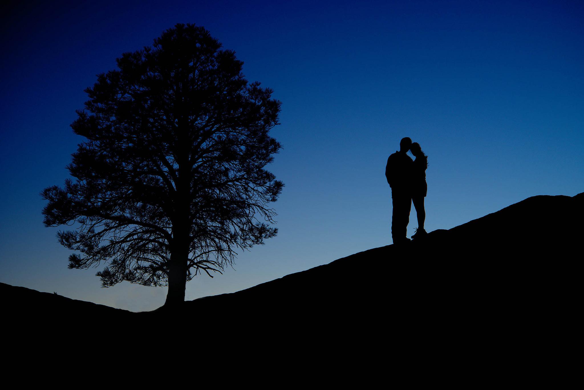 Wallpapers night slope silhouettes girl on the desktop