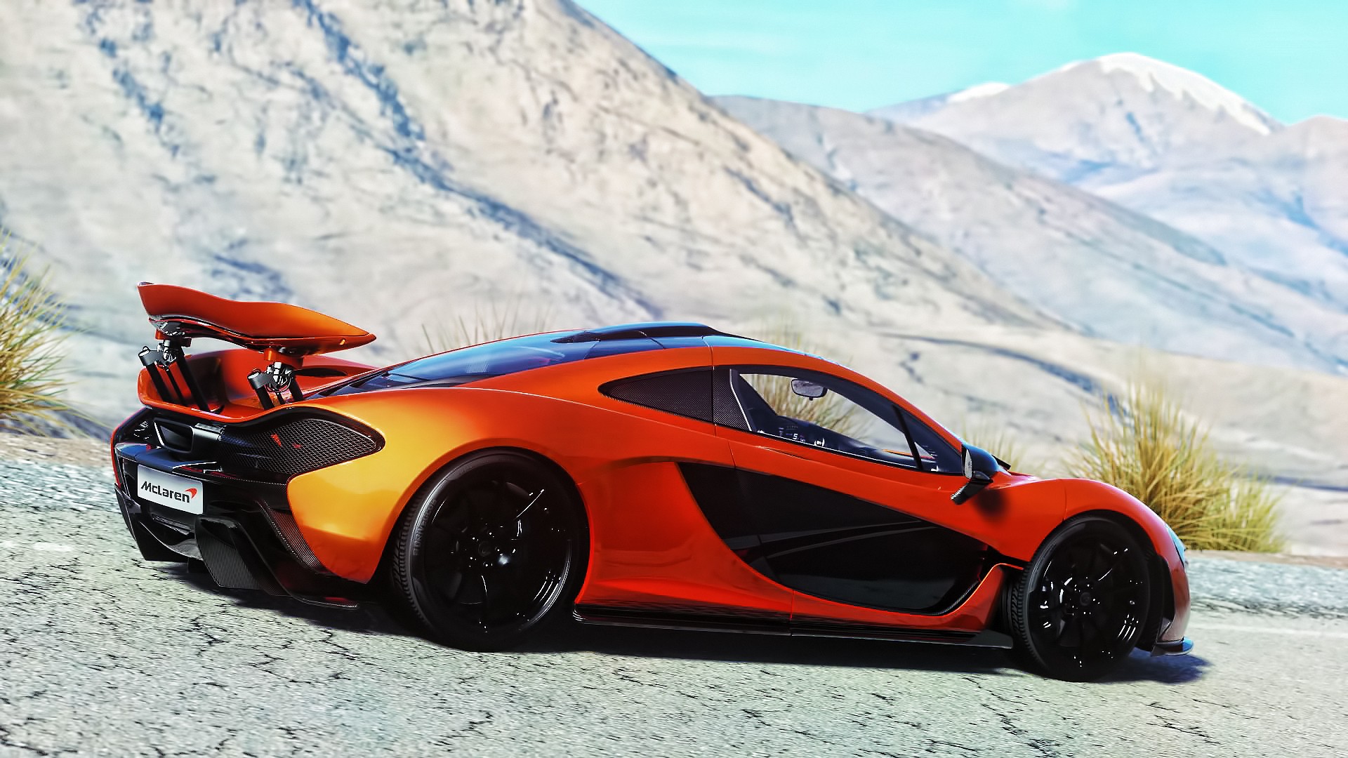 Free photo McLaren P1 rear view