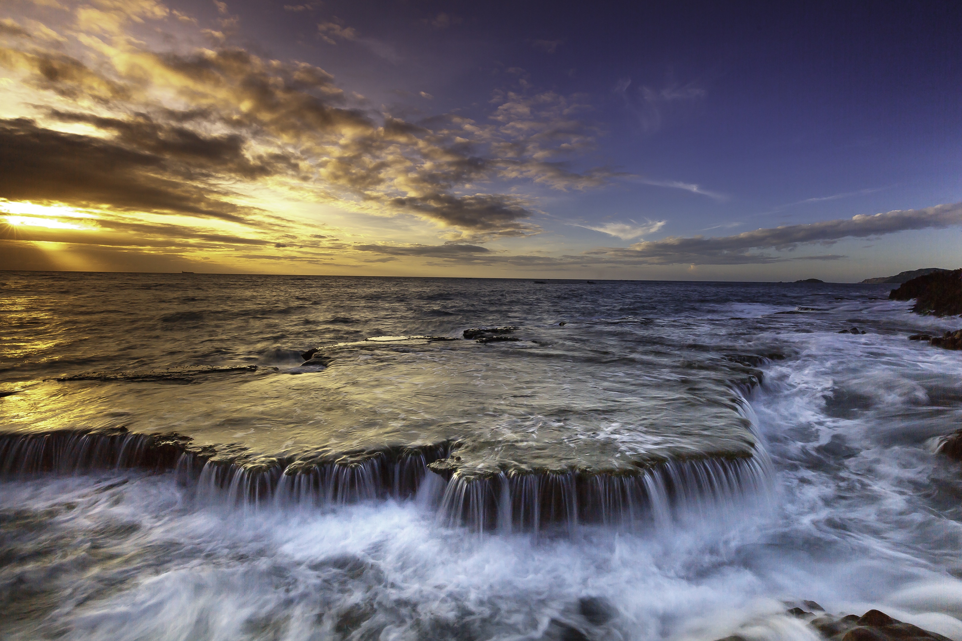 Wallpapers sea waterfall ocean waves on the desktop