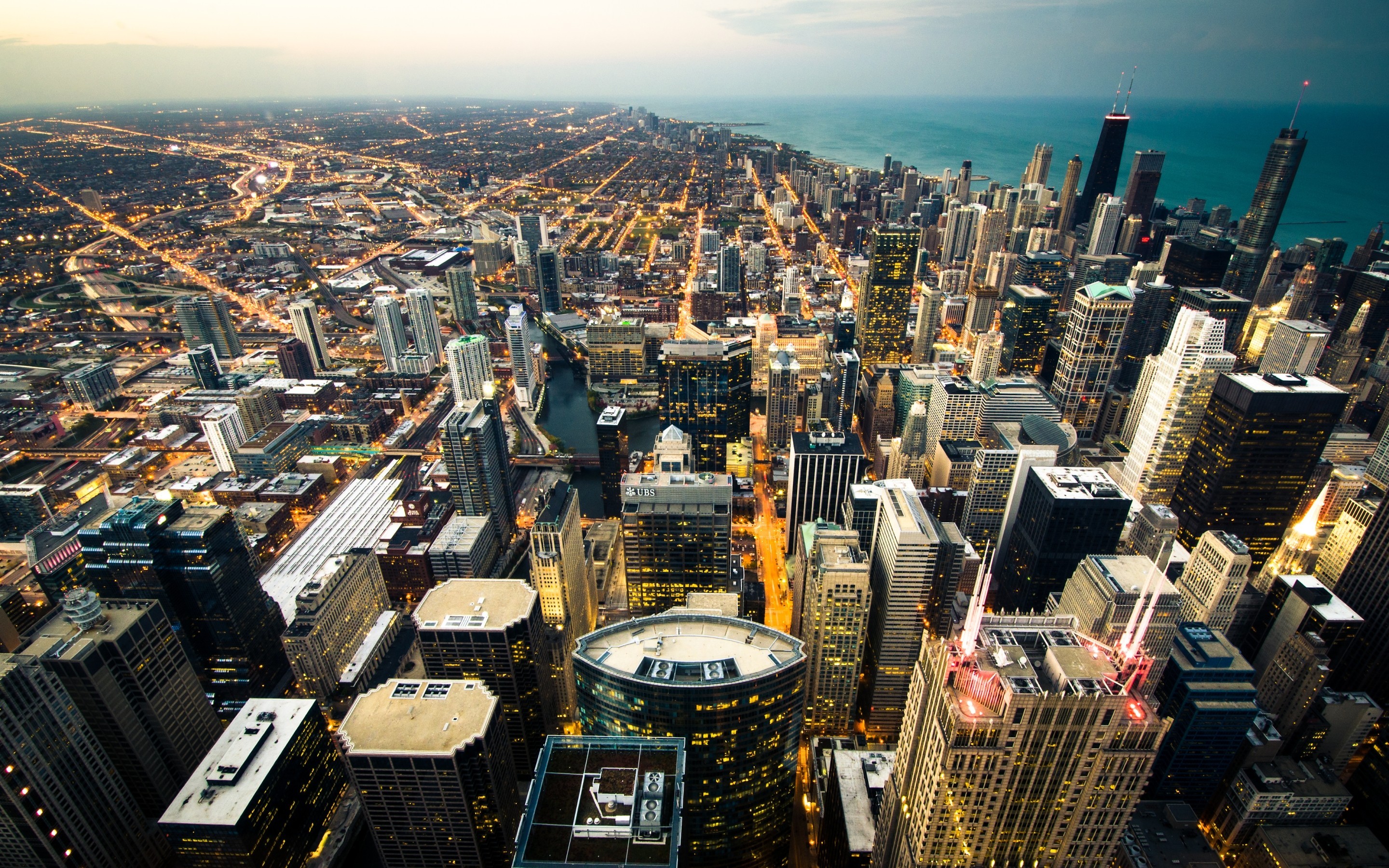 Free photo A city with skyscrapers from above