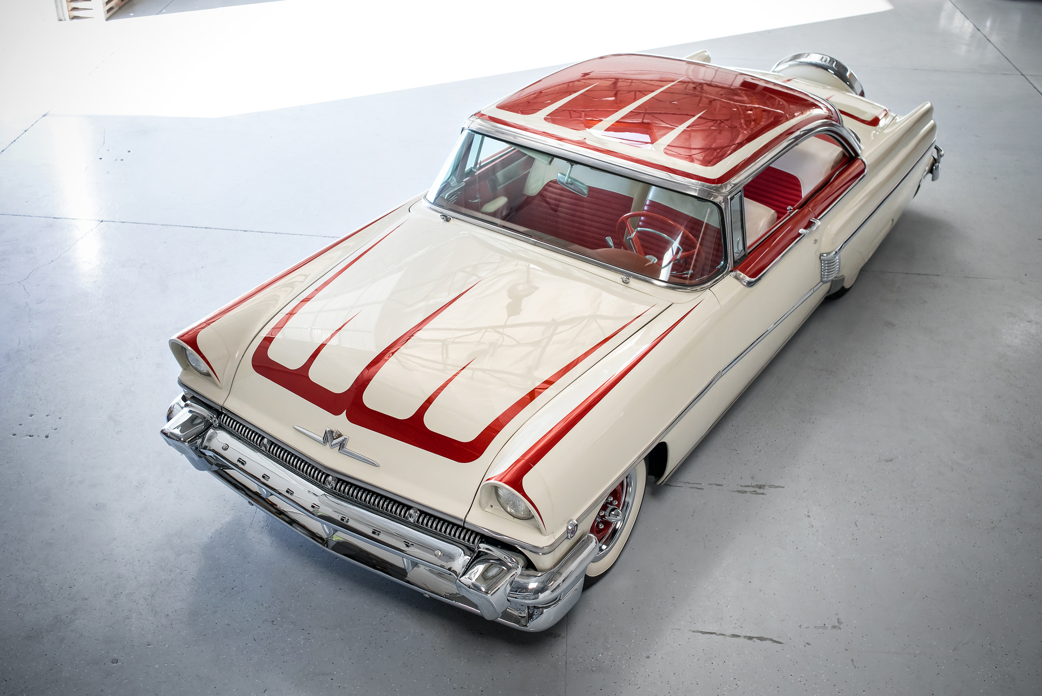 Mercury в салоне