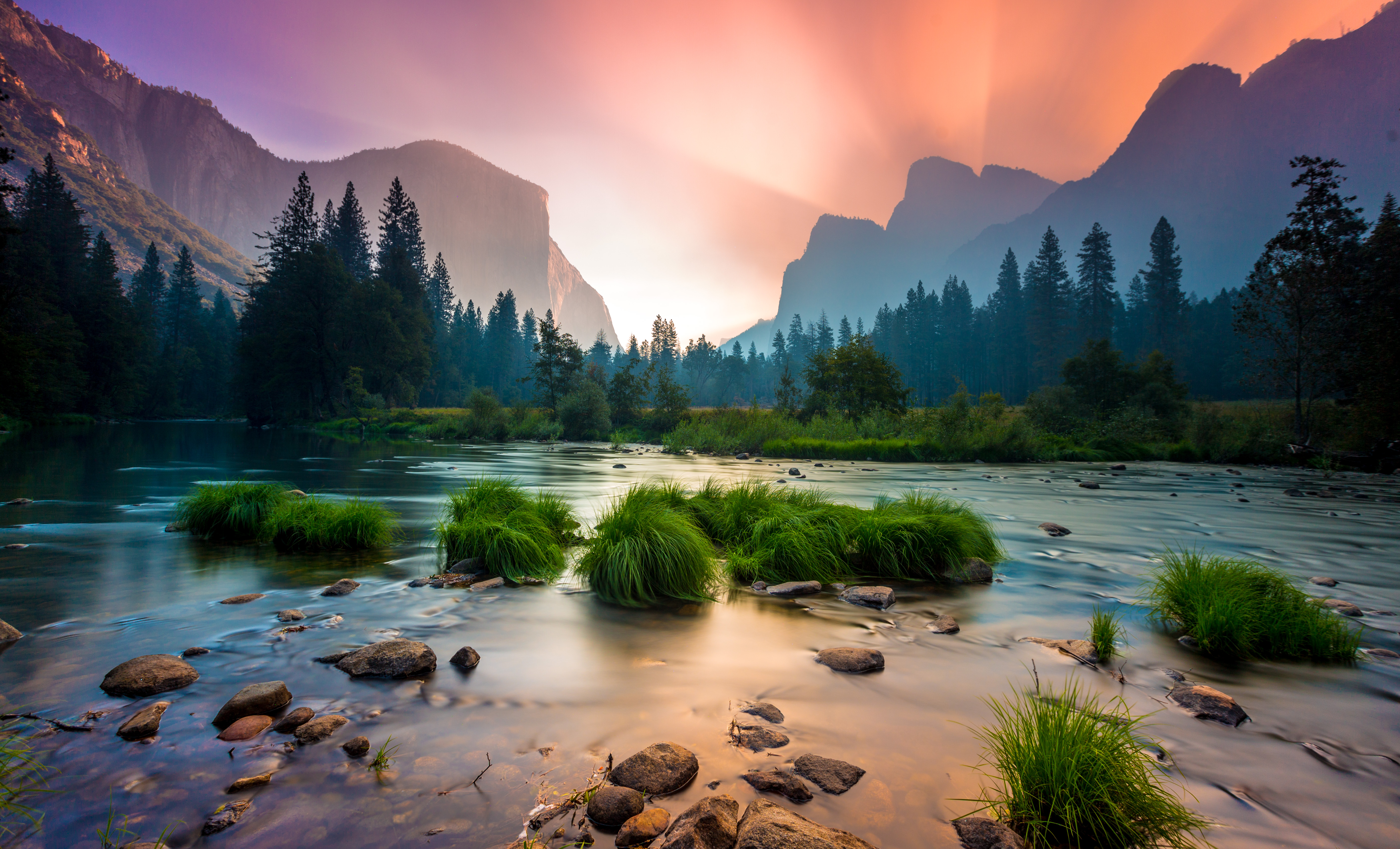 Free photo The river and mountains