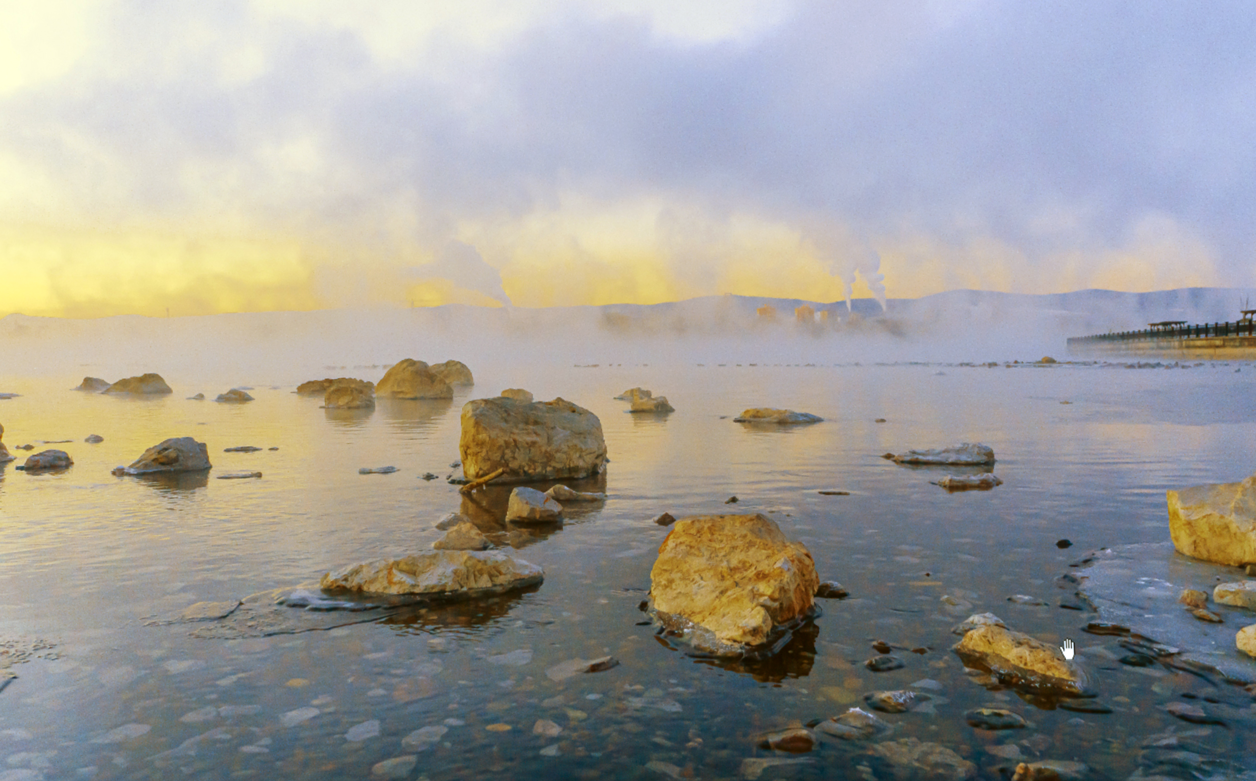 Free photo A golden morning over the Yenisei