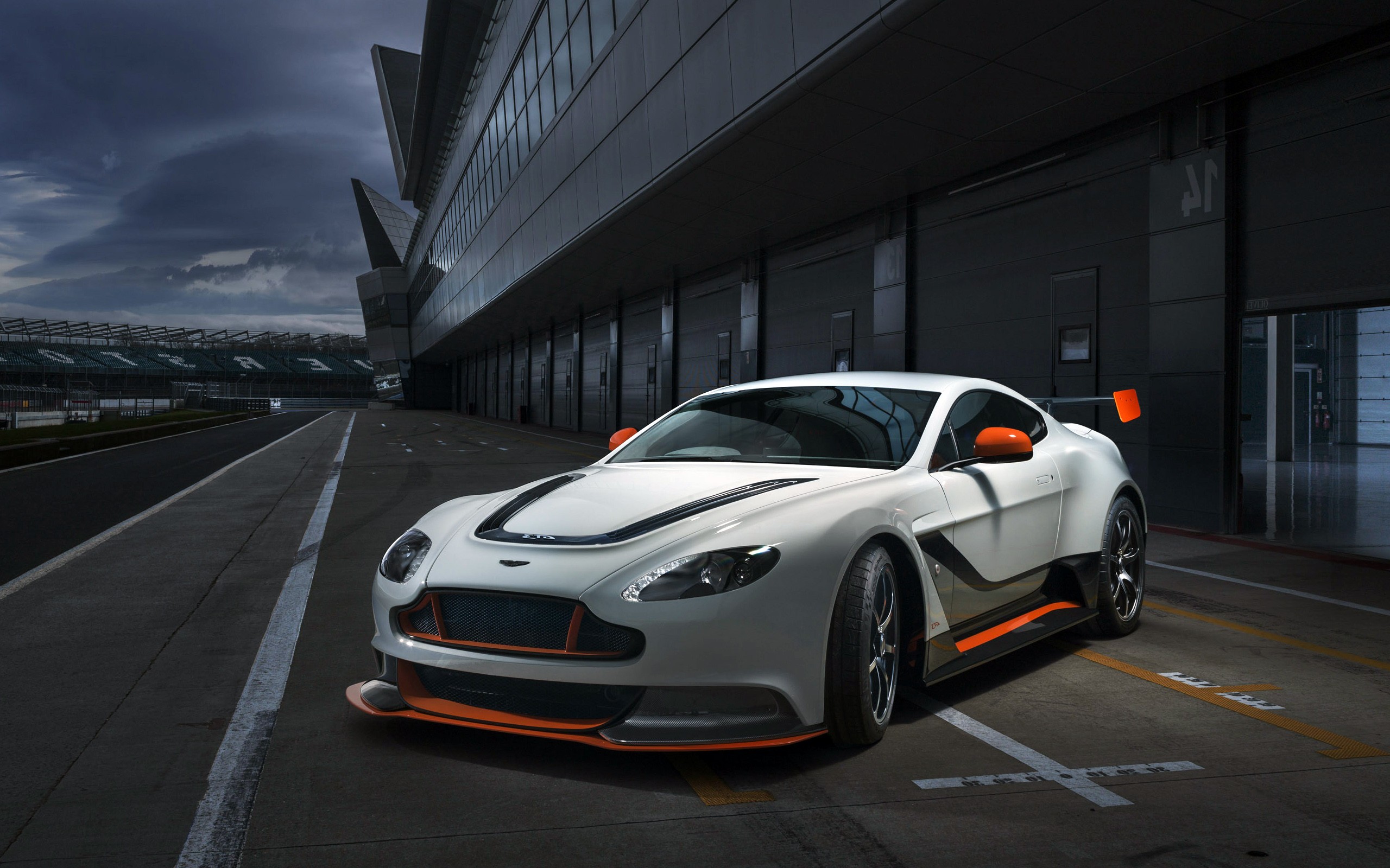 Wallpapers Aston Martin view from front cars on the desktop