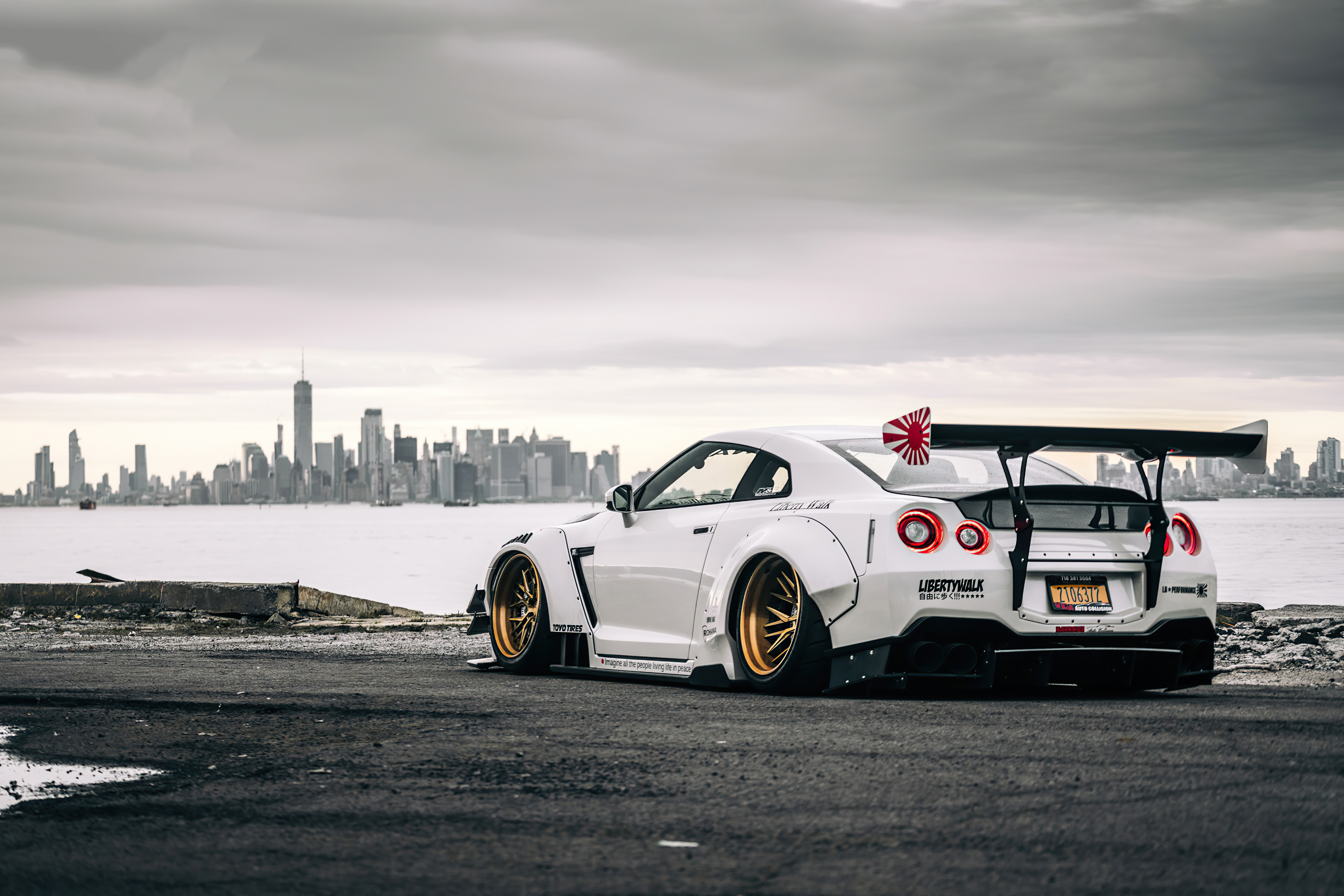 Wallpapers Nissan Nissan GTR white car on the desktop