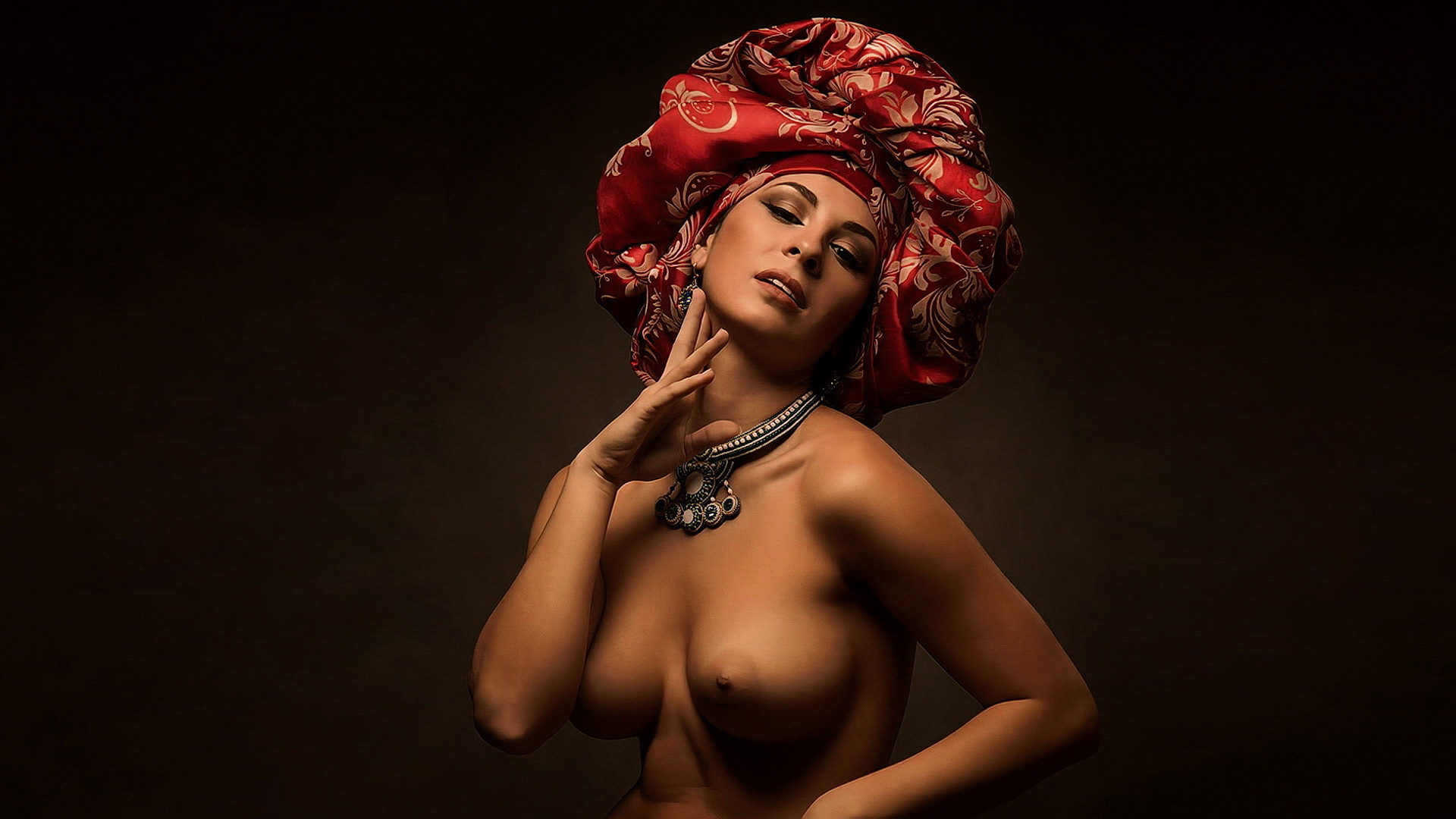 Free photo Portrait of a girl in a turban