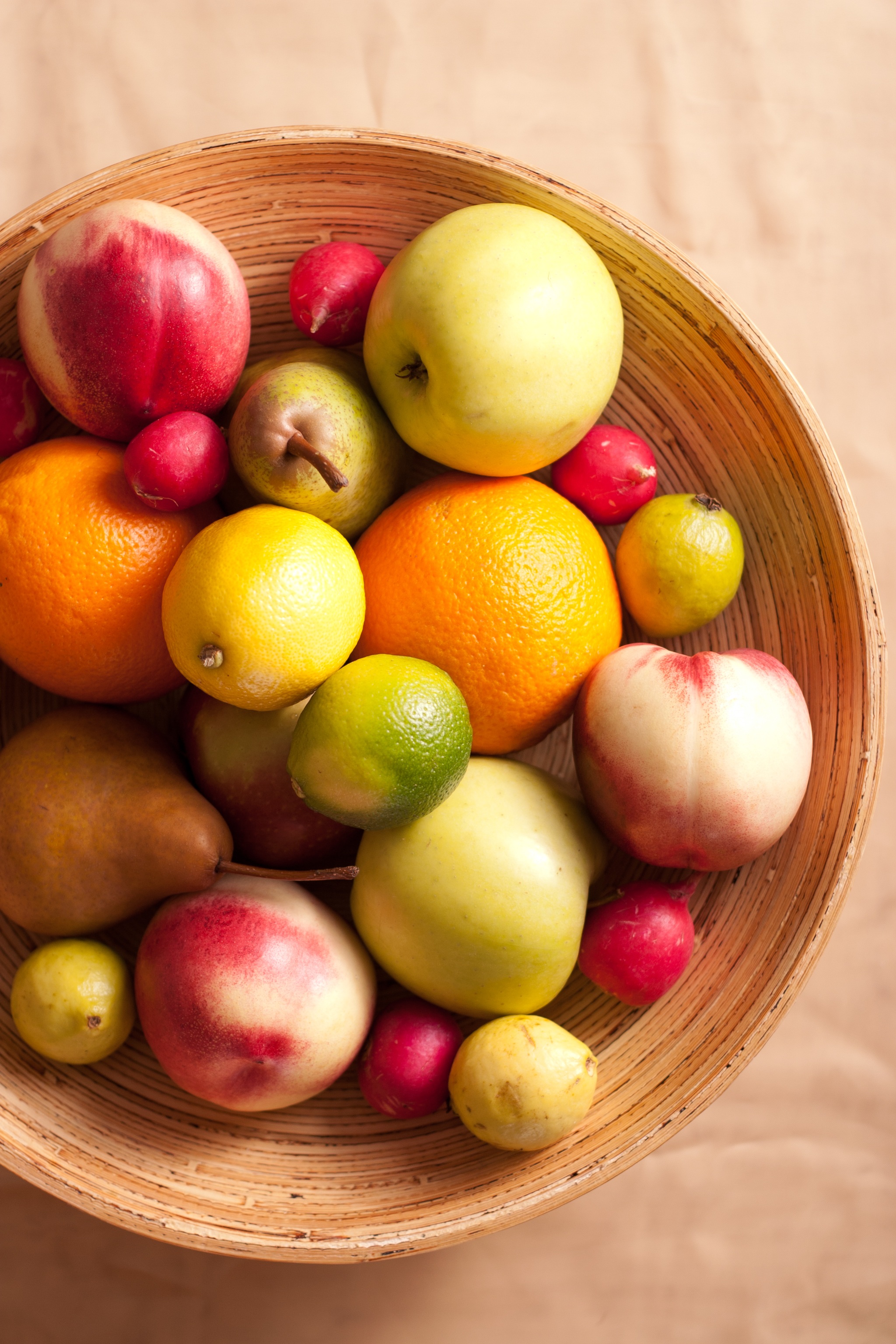 Free photo Wallpaper plate with tasty vegetables