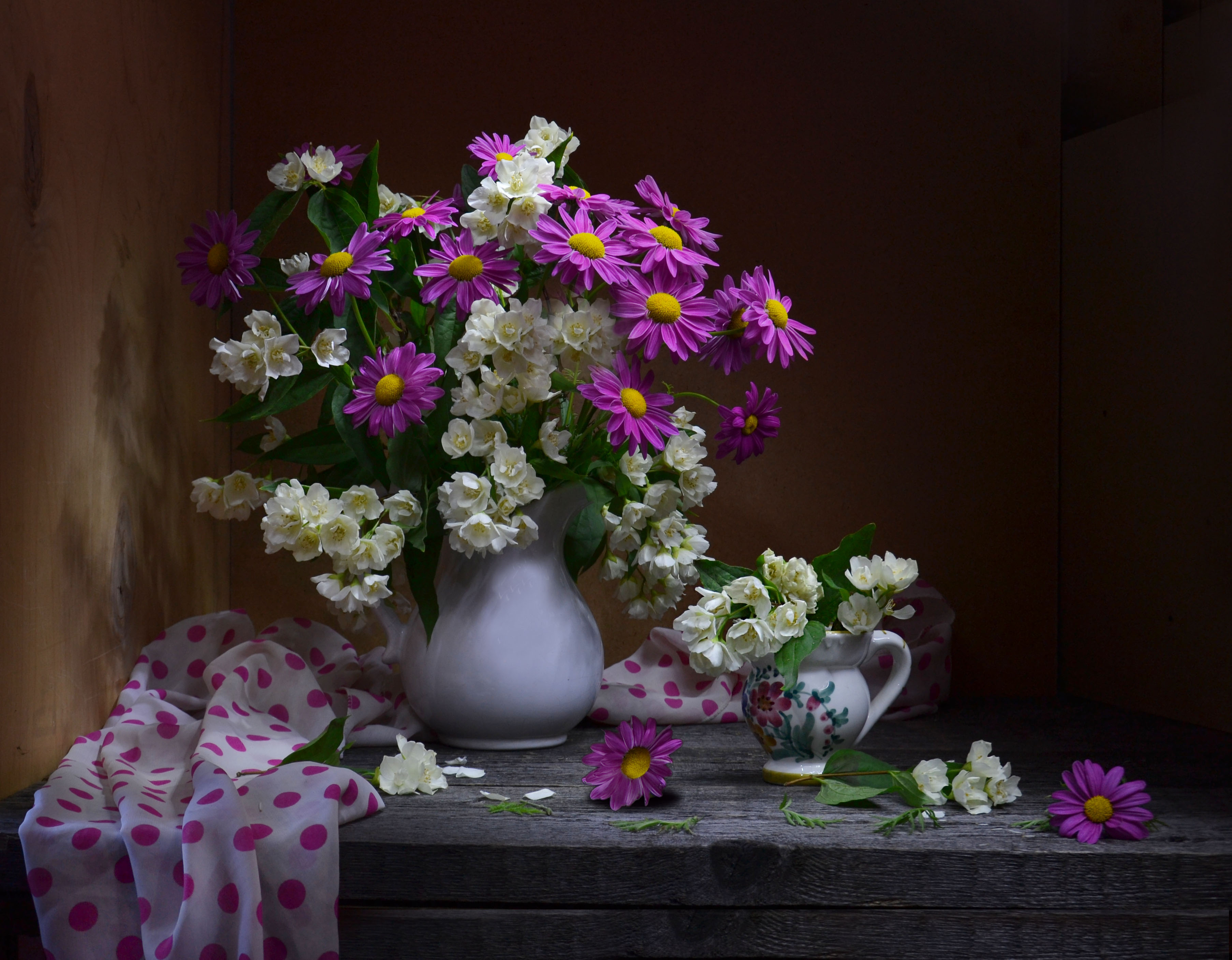 Wallpapers still life a still-life chamomile on the desktop