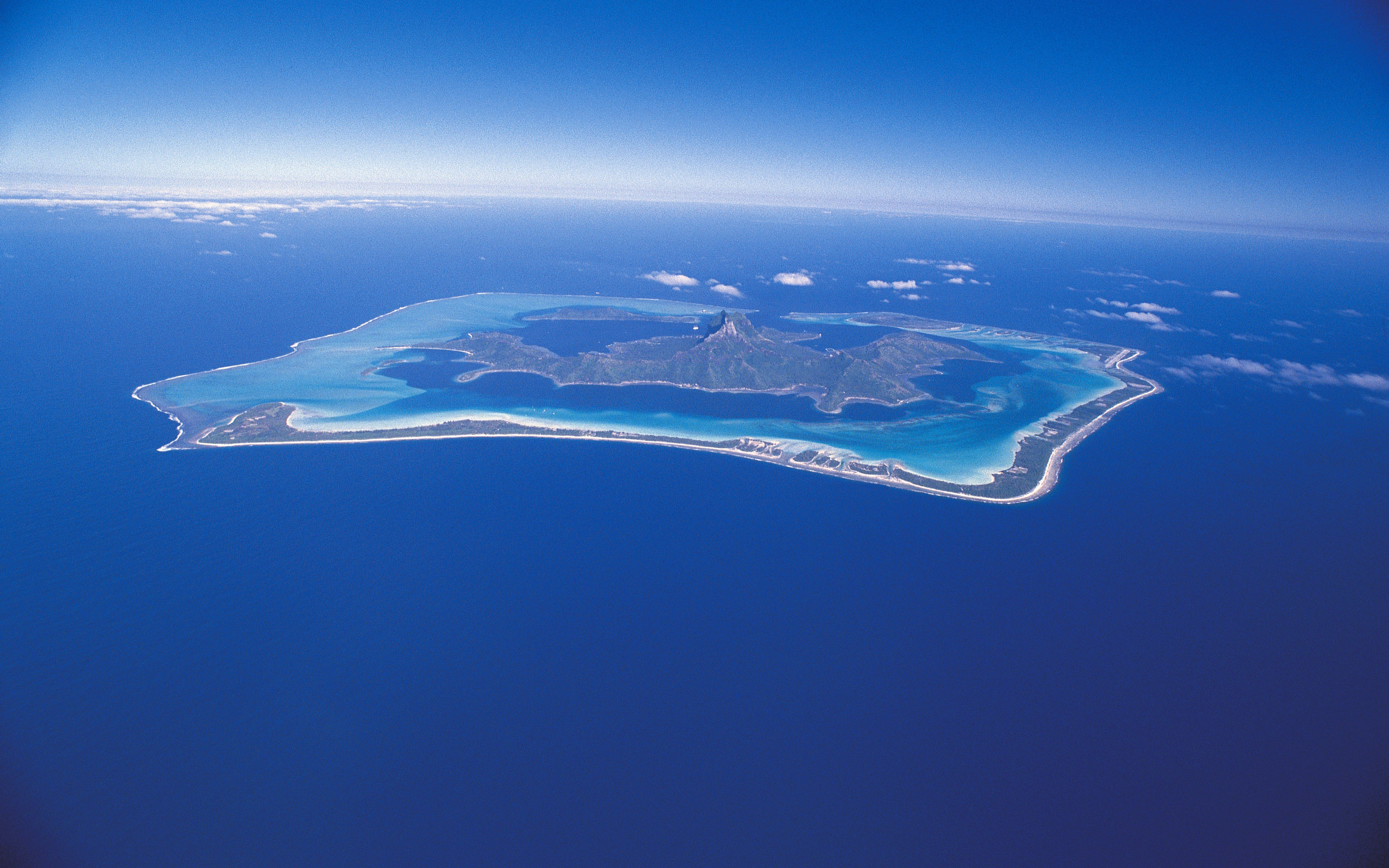 Wallpapers aerial view island atolls on the desktop