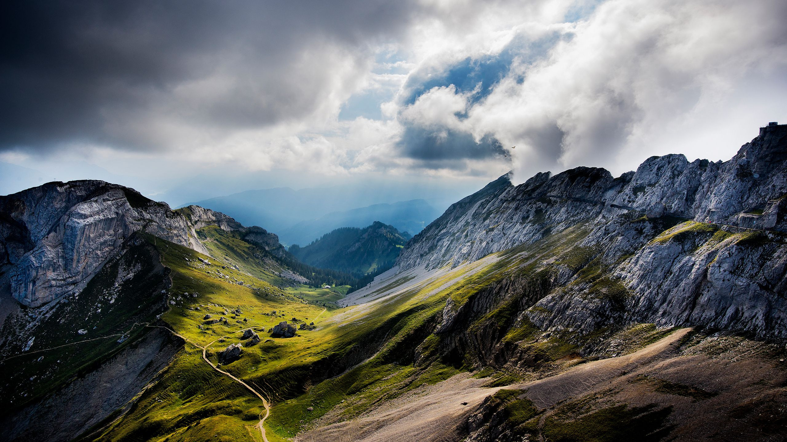 Free photo Alpine mountains with green lawns