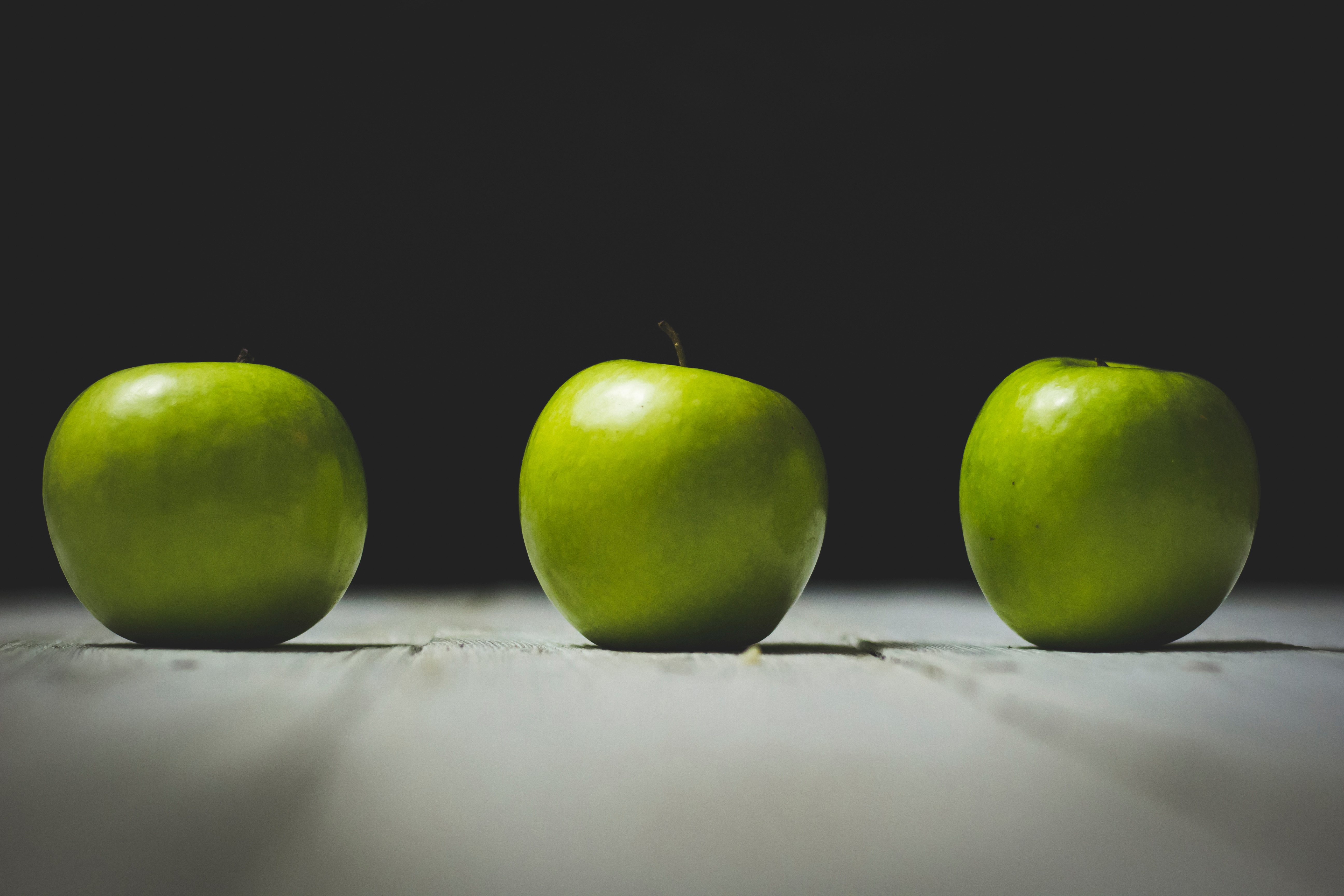 Free photo Three green apples