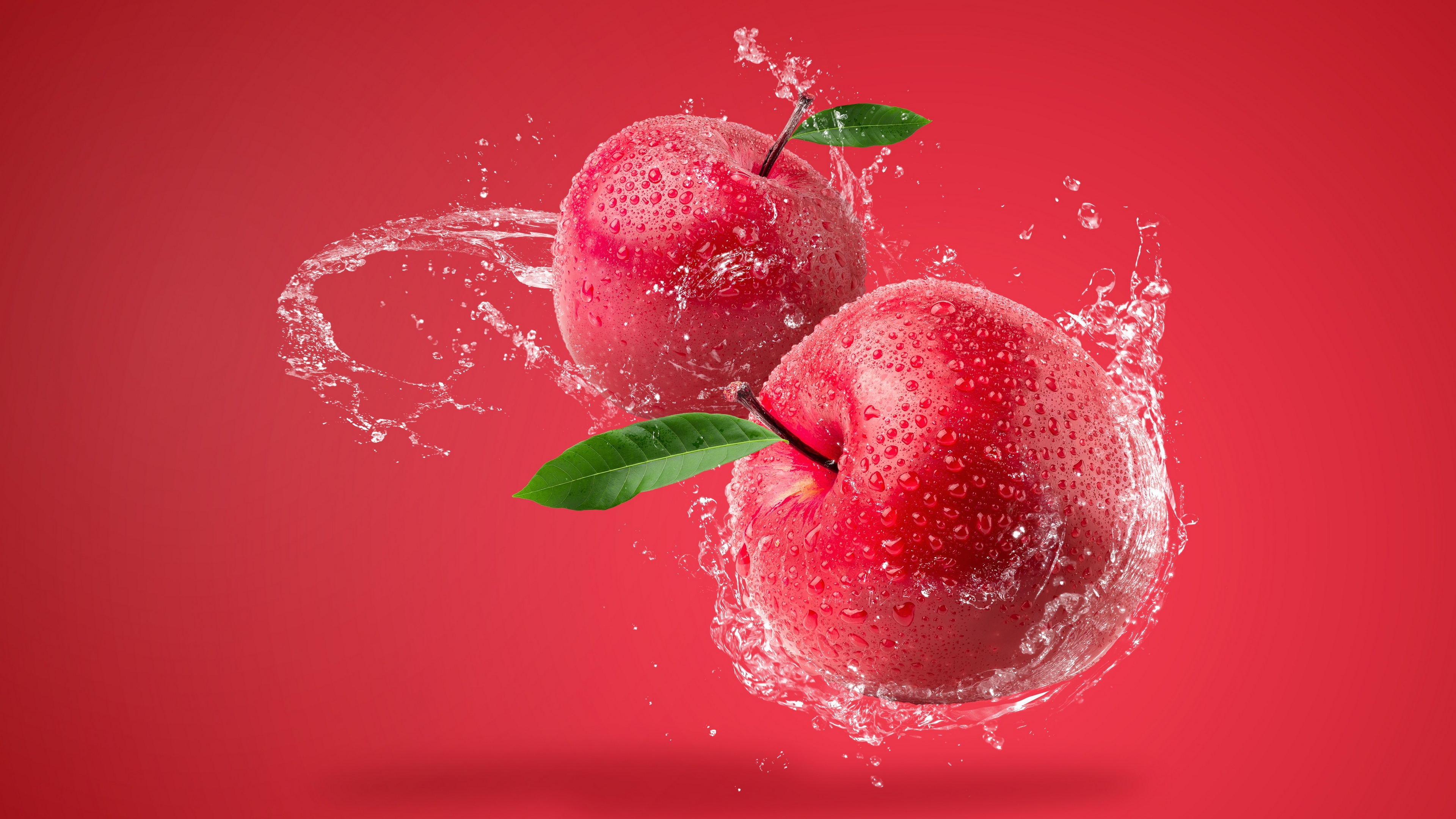 Free photo Red apples fell into the water