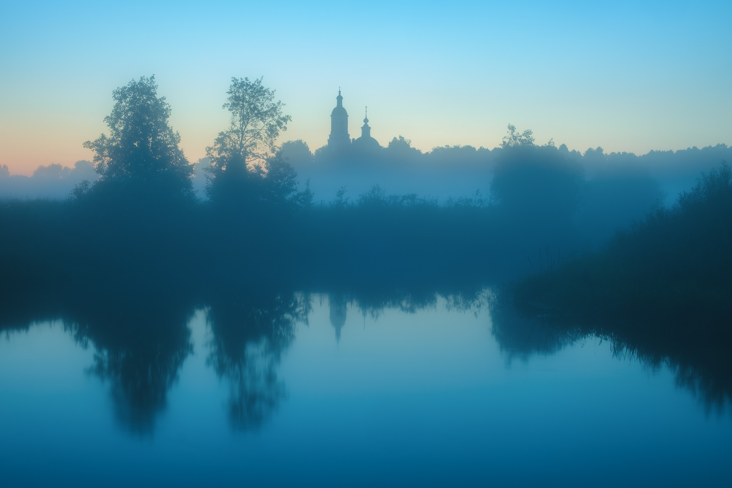 Free photo Hazy twilight village Filippovskiy