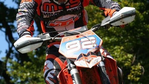 Бесплатное фото Мотокросс, спортивные состязания на мотоциклах