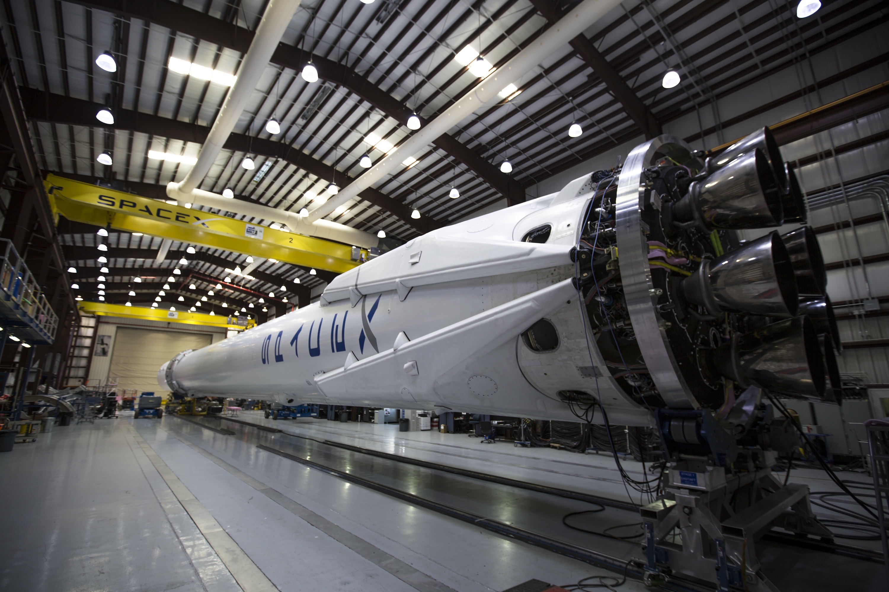 Free photo The hangar where they develop a rocket for space flight