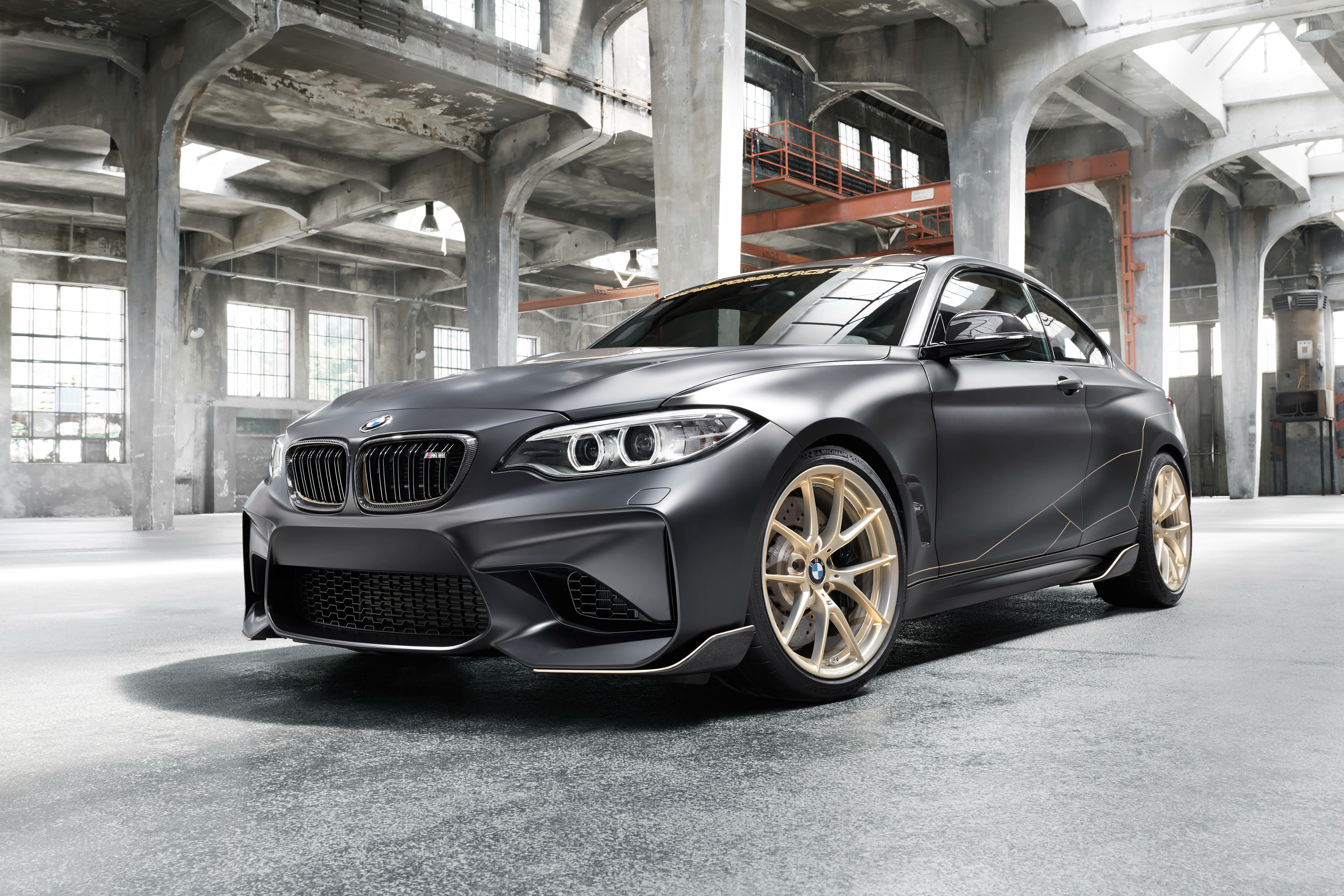 Free photo BMW M2 in matt gray.