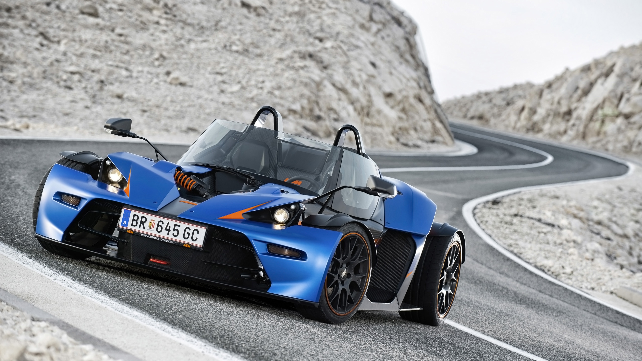 Бесплатное фото Ktm x-bow синего цвета