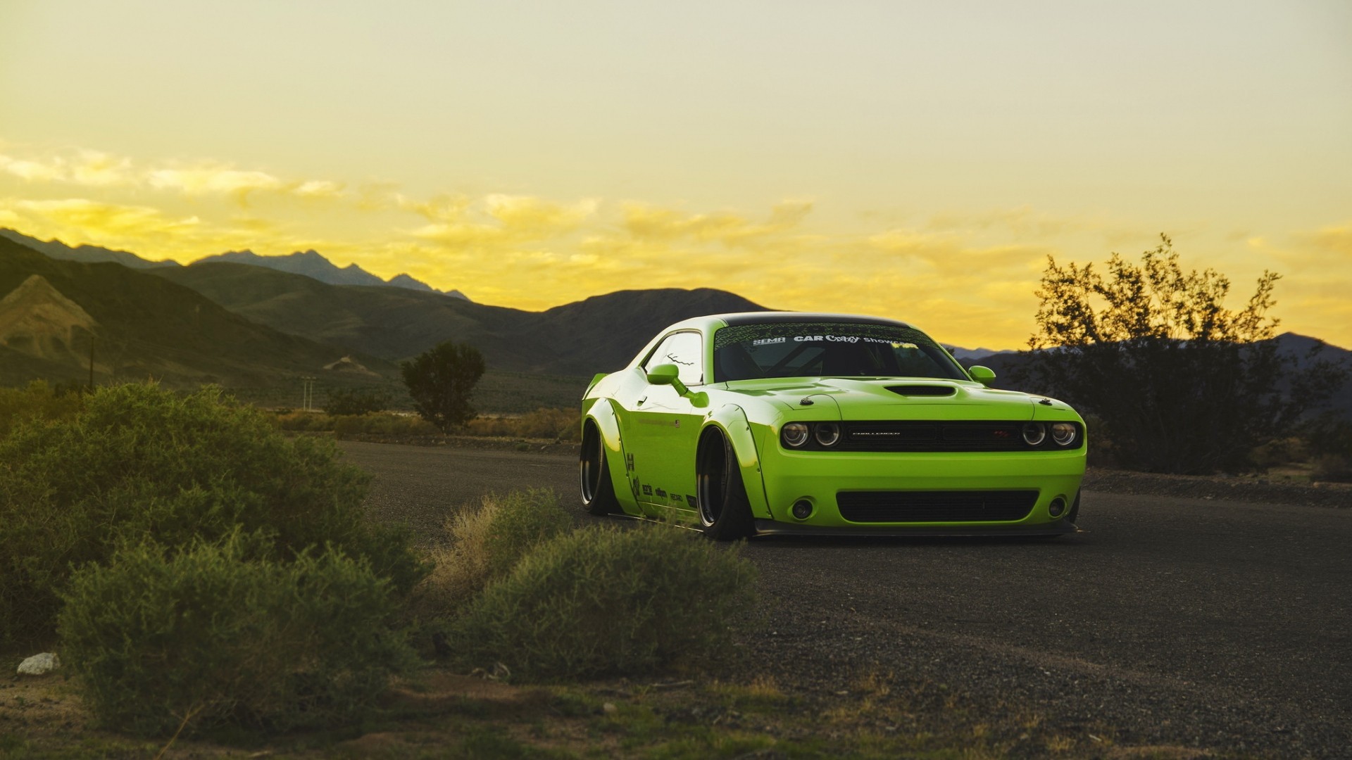 Бесплатное фото салатовый Dodge Challenger