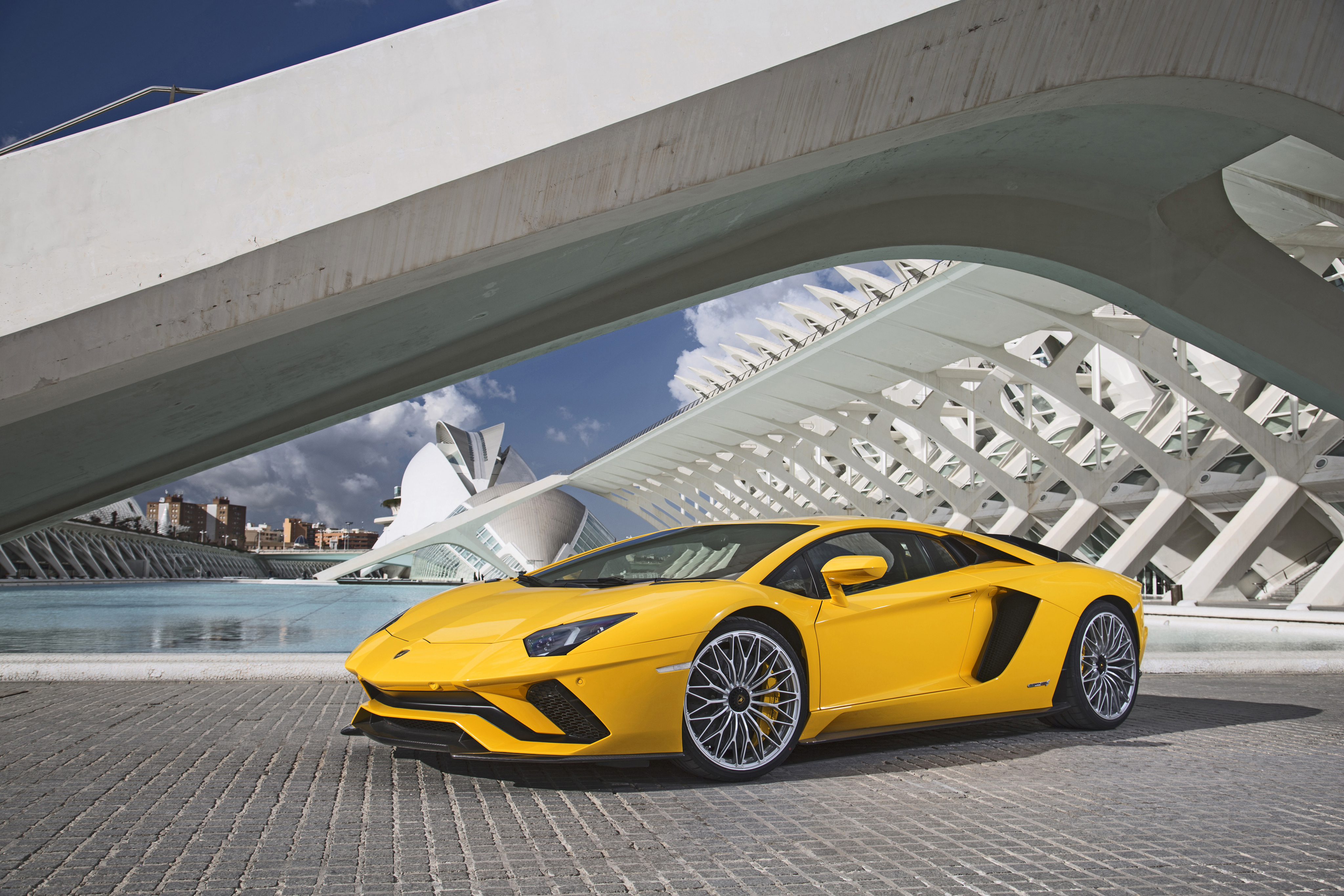 Free photo Yellow Lamborghini Aventador S on cool rims.