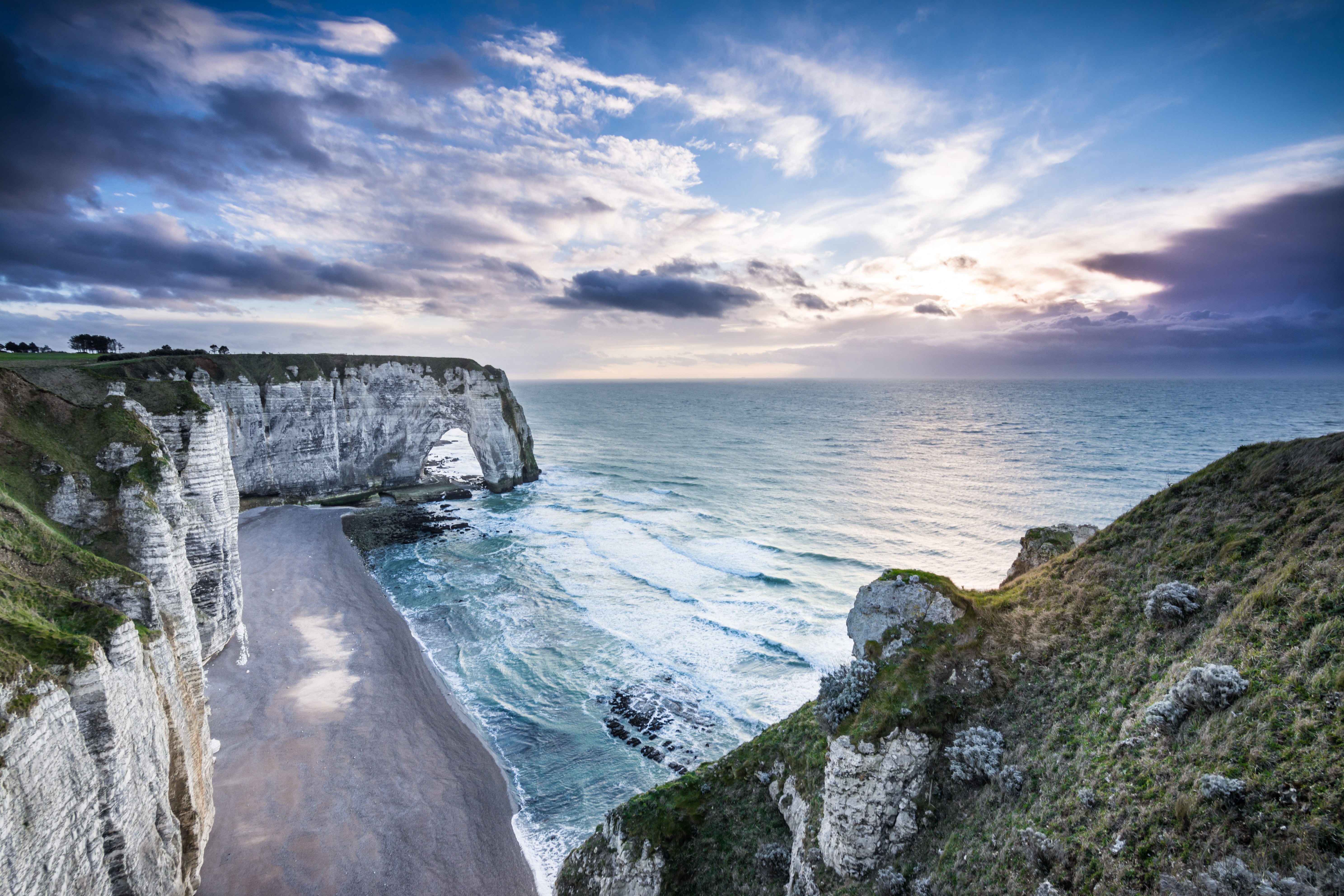 Free photo A cliff cliff on the Normandy seashore