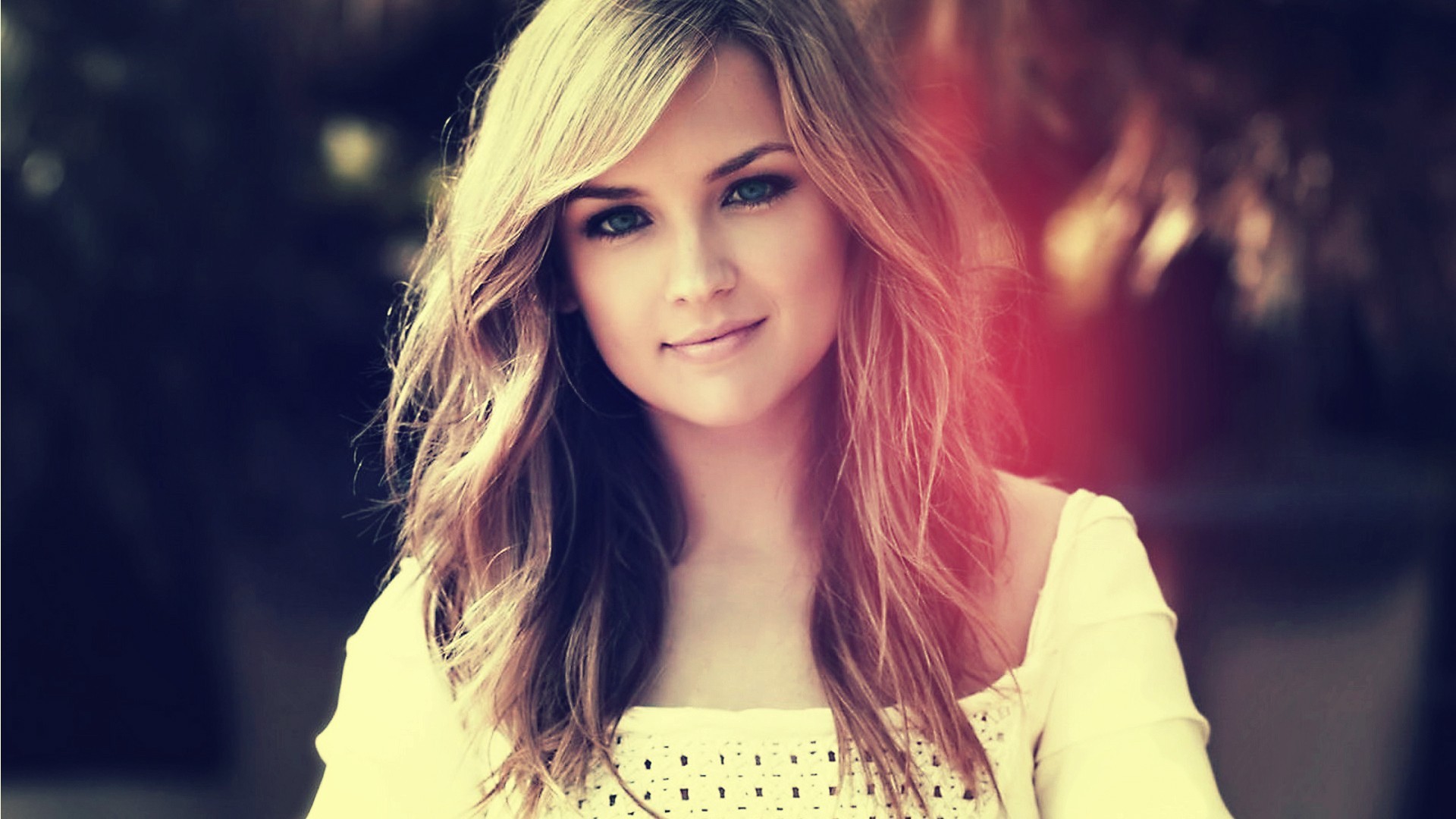 Free photo Beautiful blonde girl