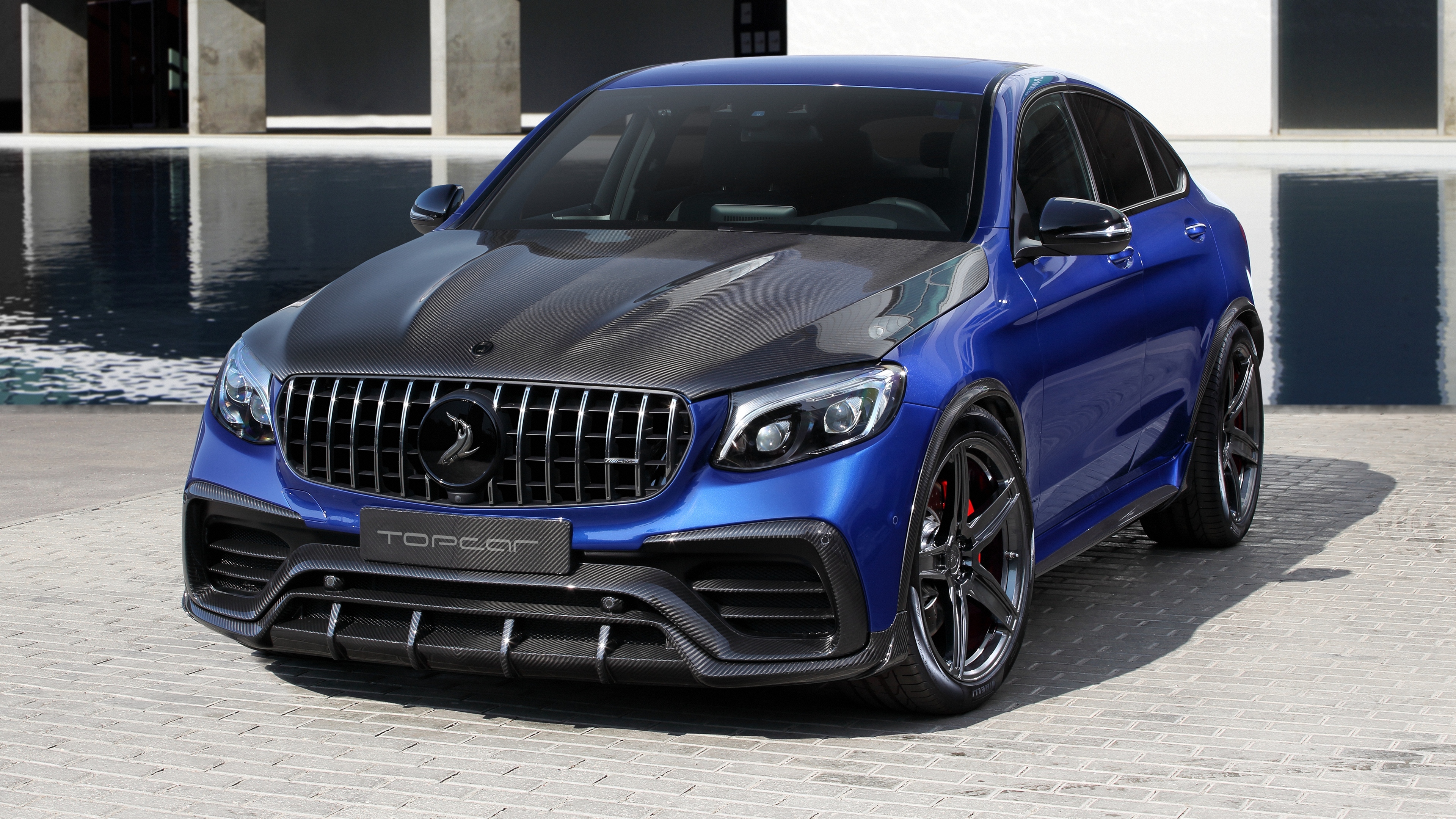 Бесплатное фото Тюнингованный Mercedes, предоставленный Topcar