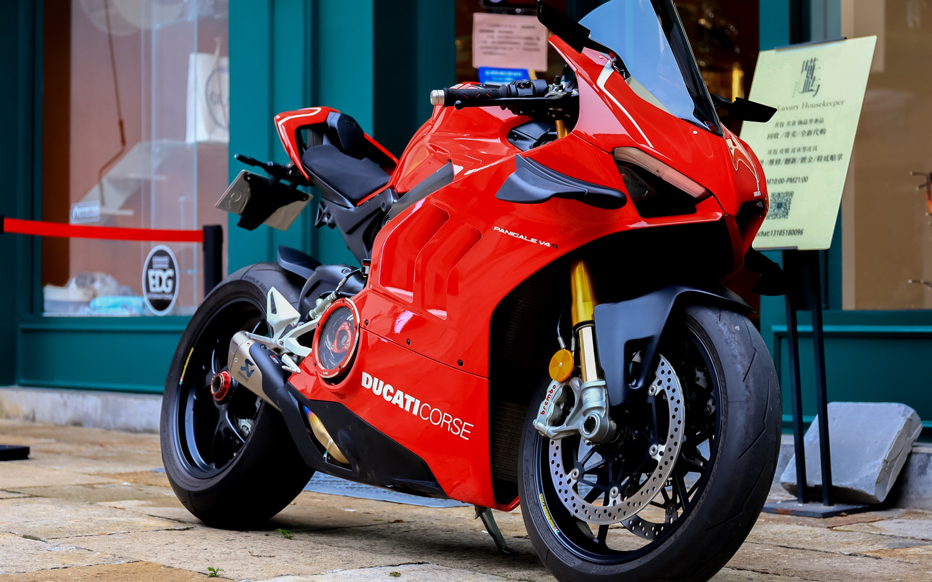 Free photo Red ducati sports bike