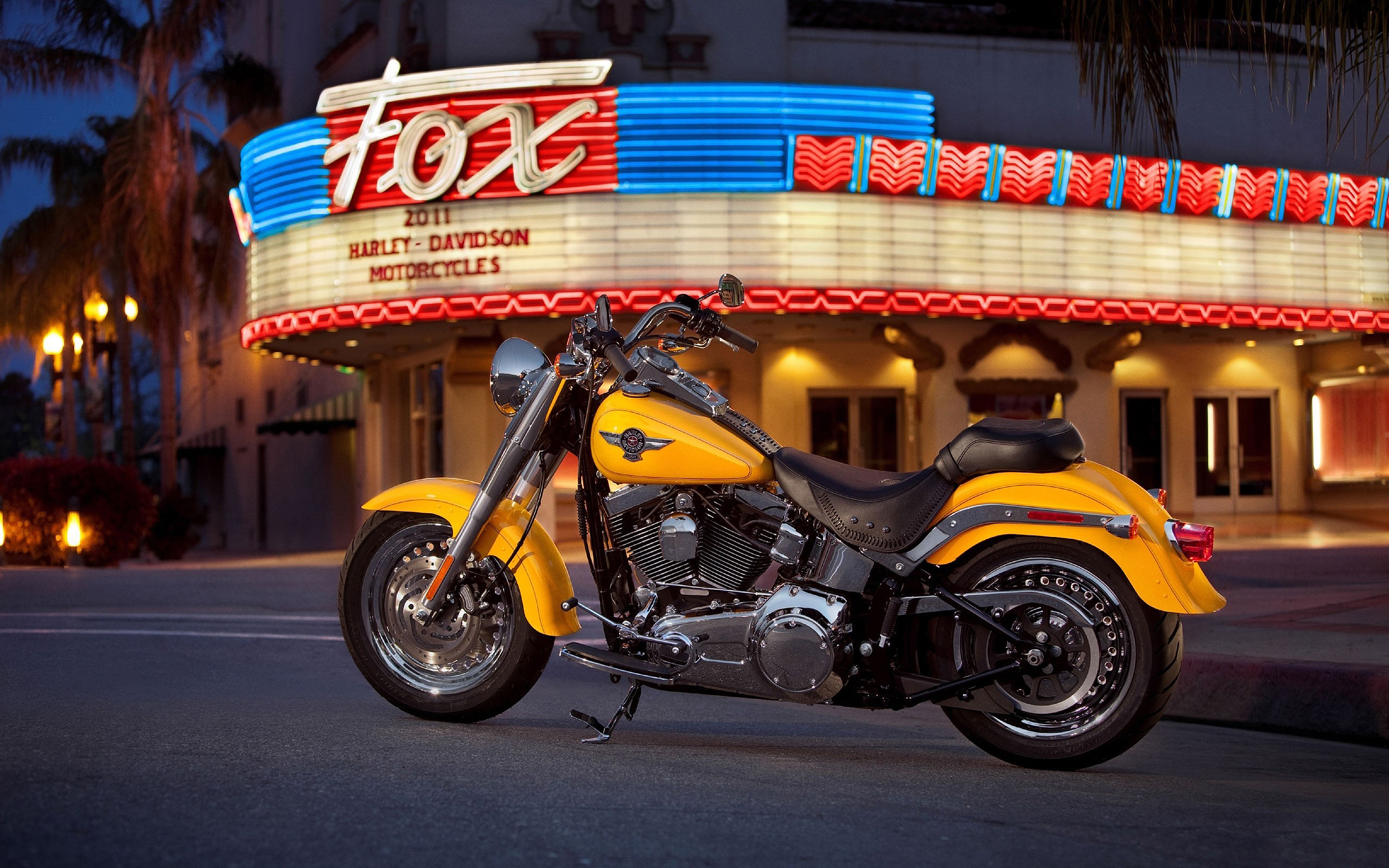 Free photo Harley Davidson in yellow