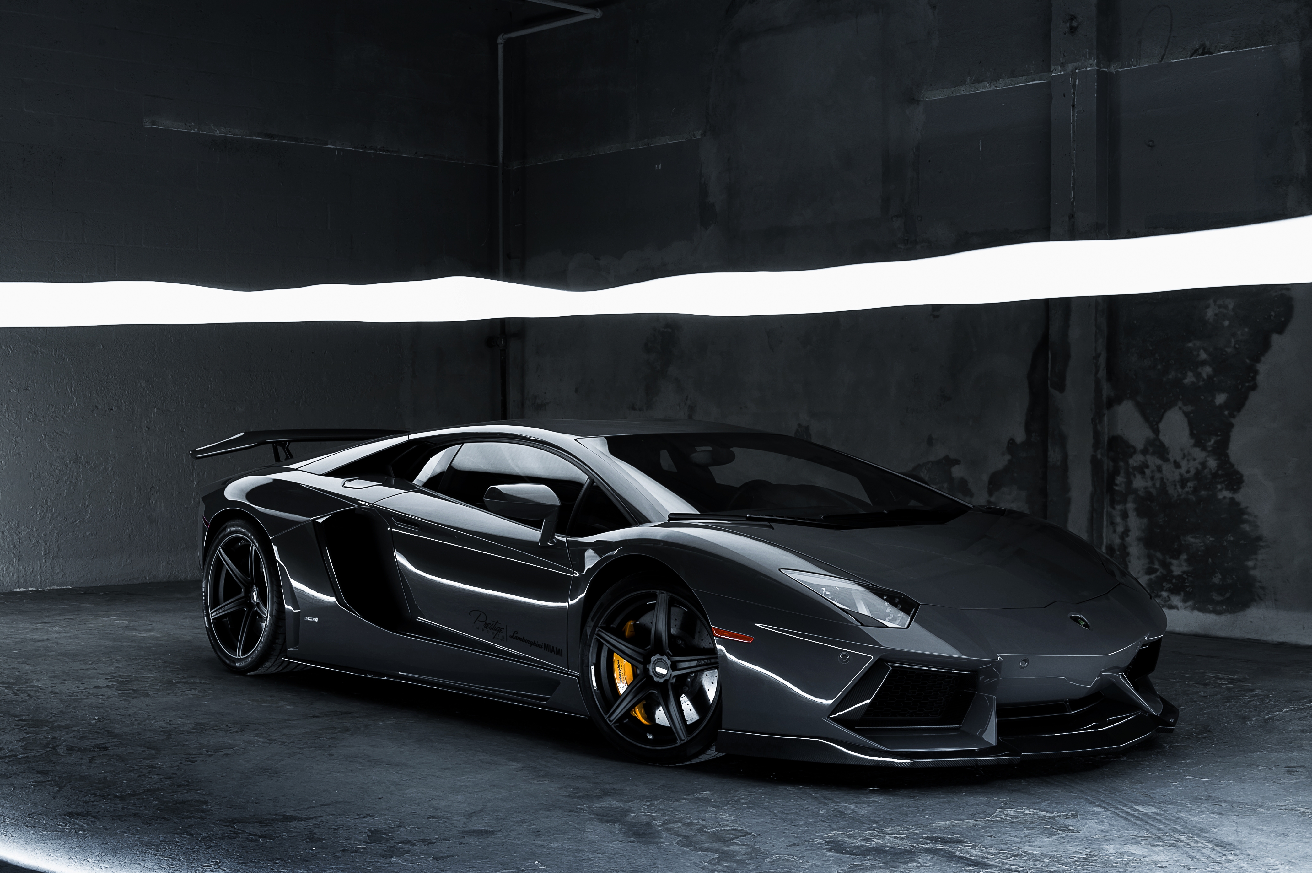 Free photo Cool lamborghini aventador wallpaper.