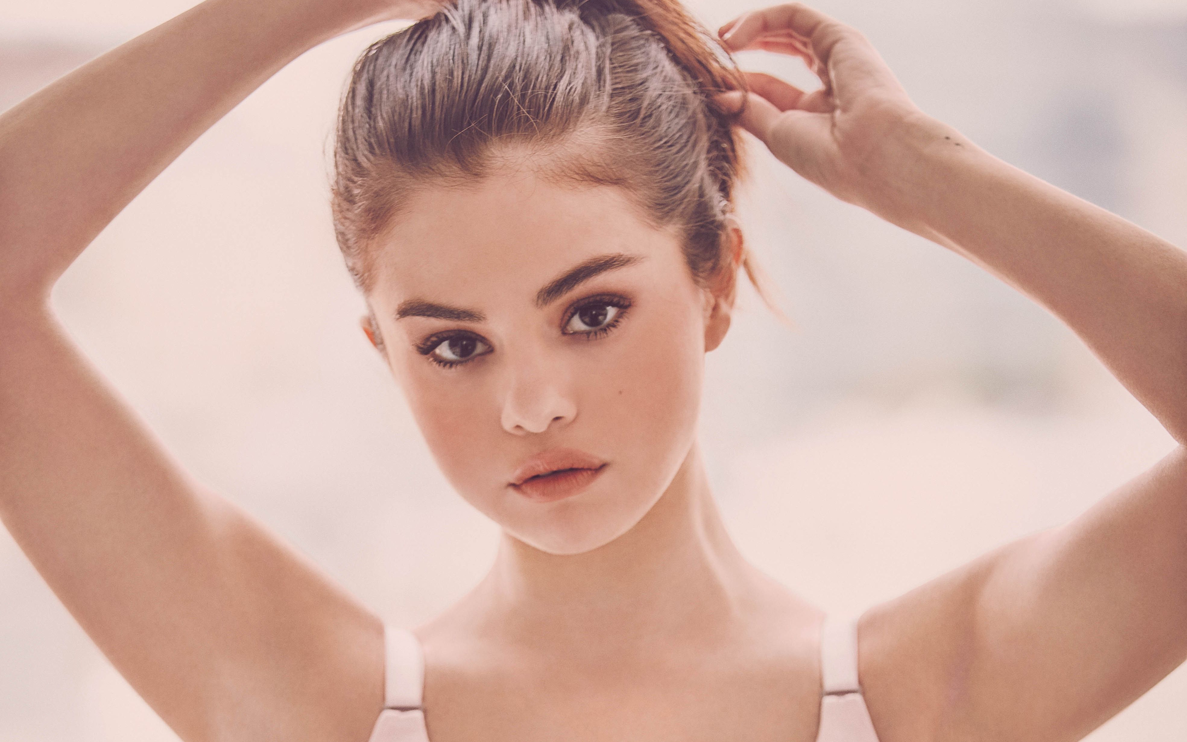 Wallpapers face portrait celebrity wallpaper selena gomez on the desktop