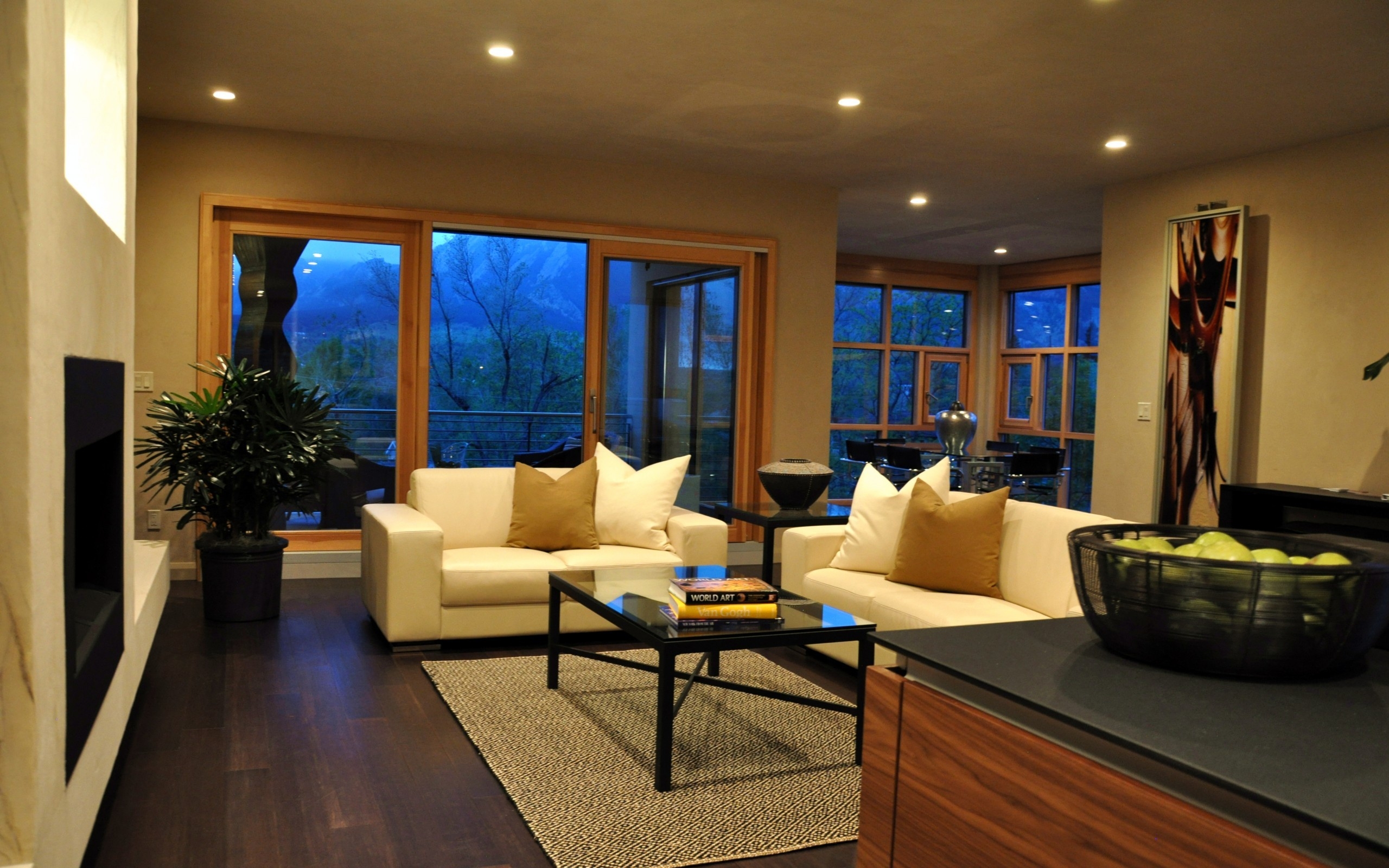 Free photo Interior of the living room with large windows