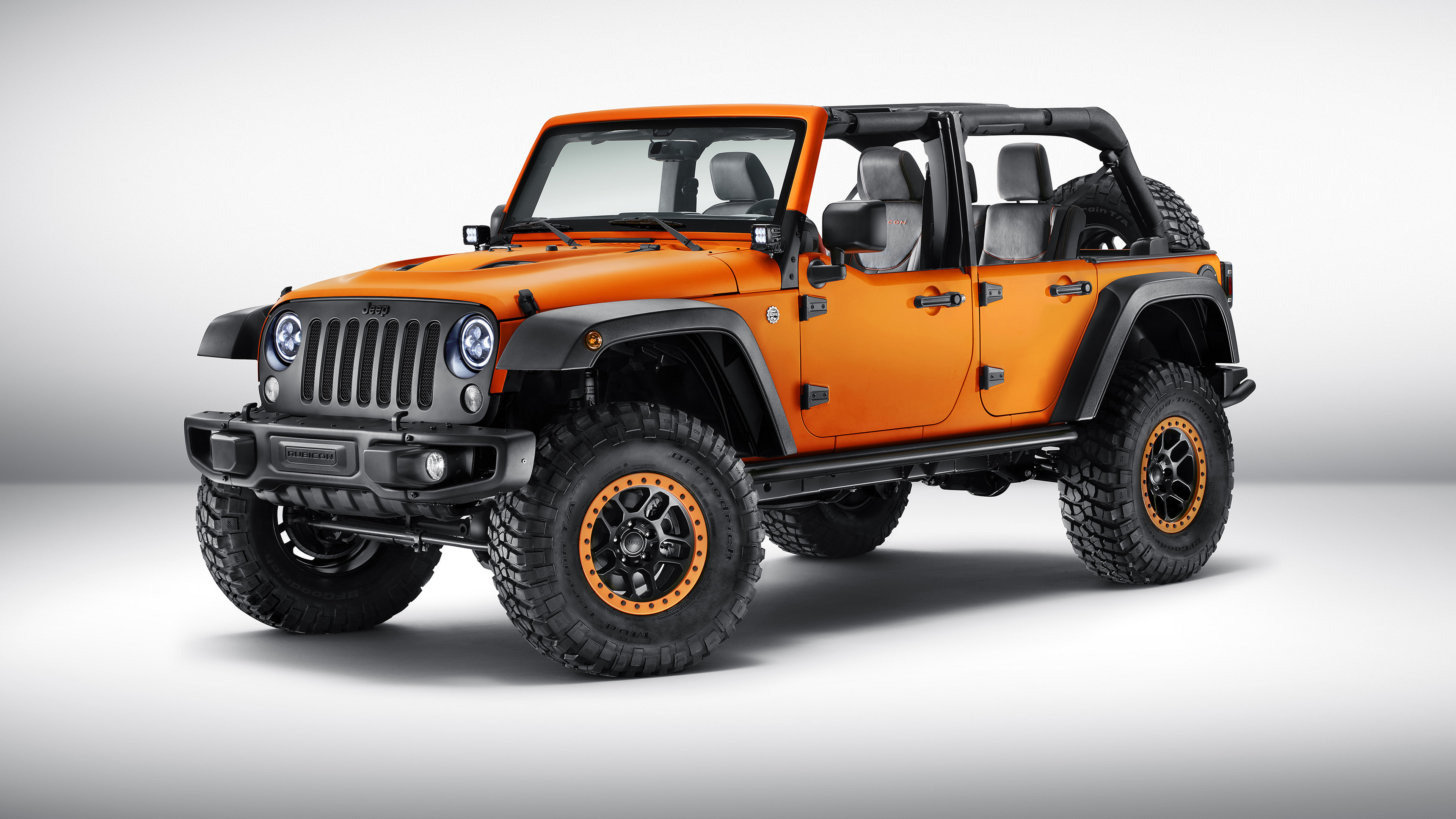 Free photo Orange jeep wrangler rubicon