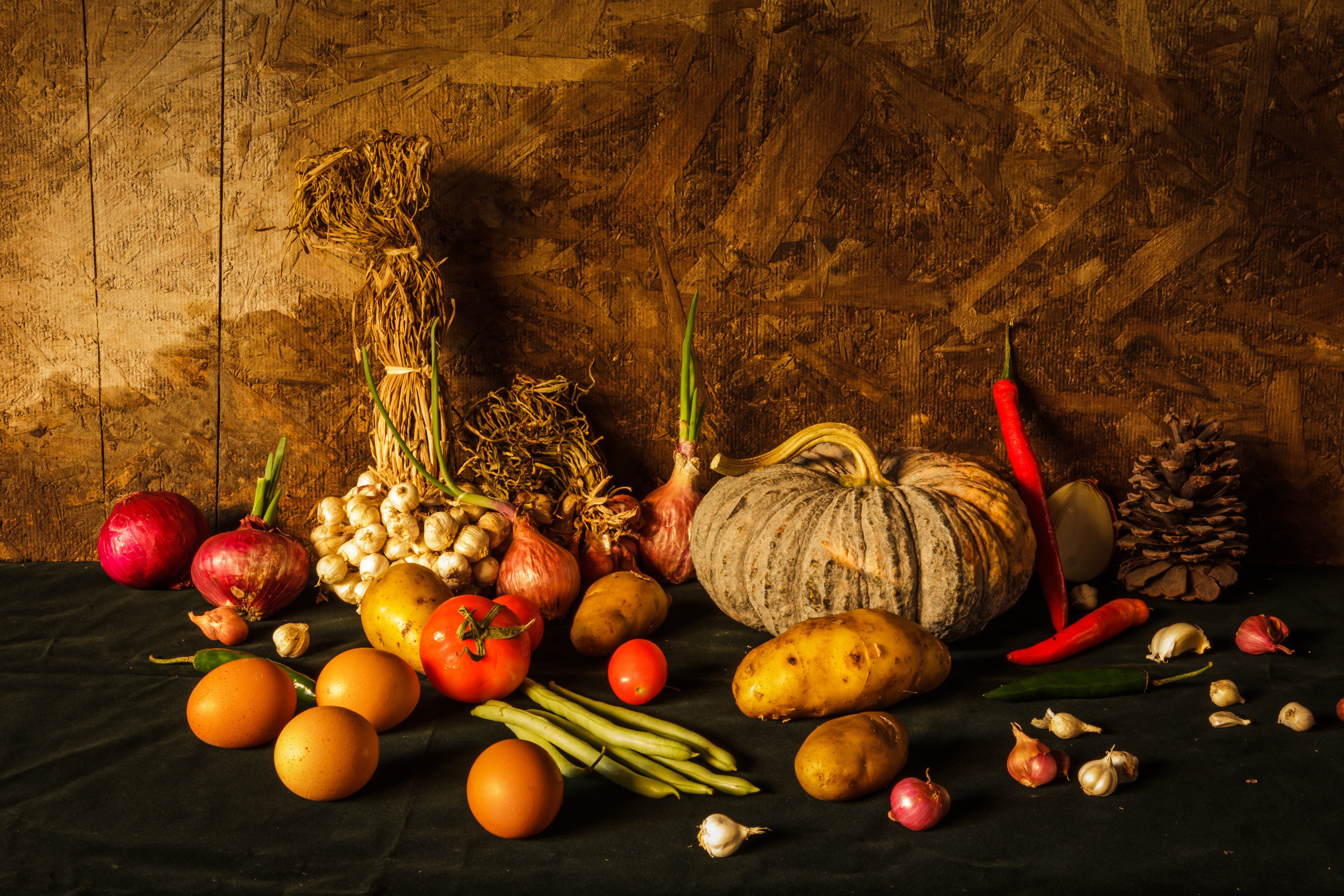 Free photo Still life with vegetables and eggs