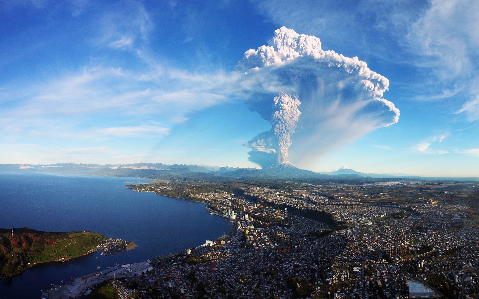 桌面上的壁纸火山 灰烬 天空