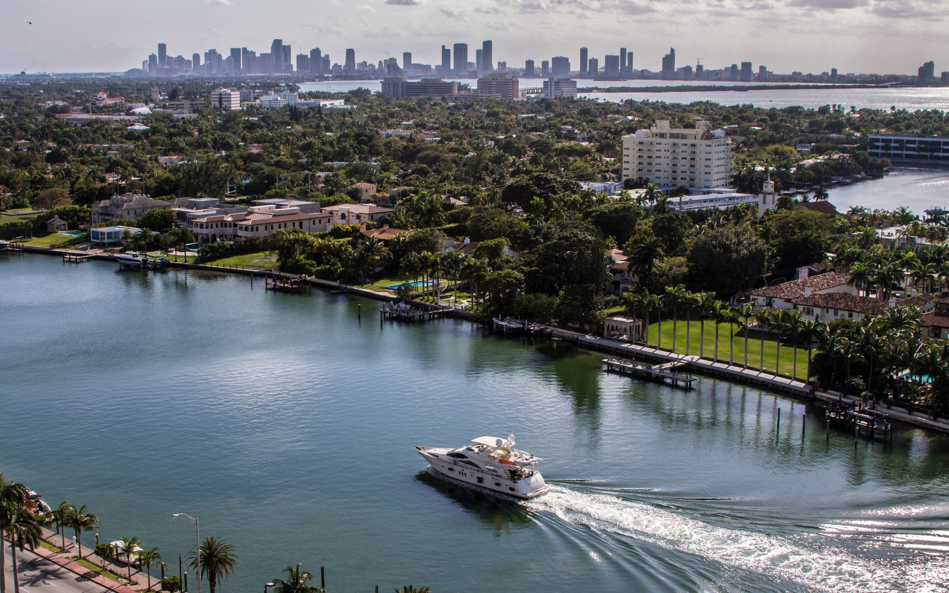 Wallpapers river canal yacht on the desktop