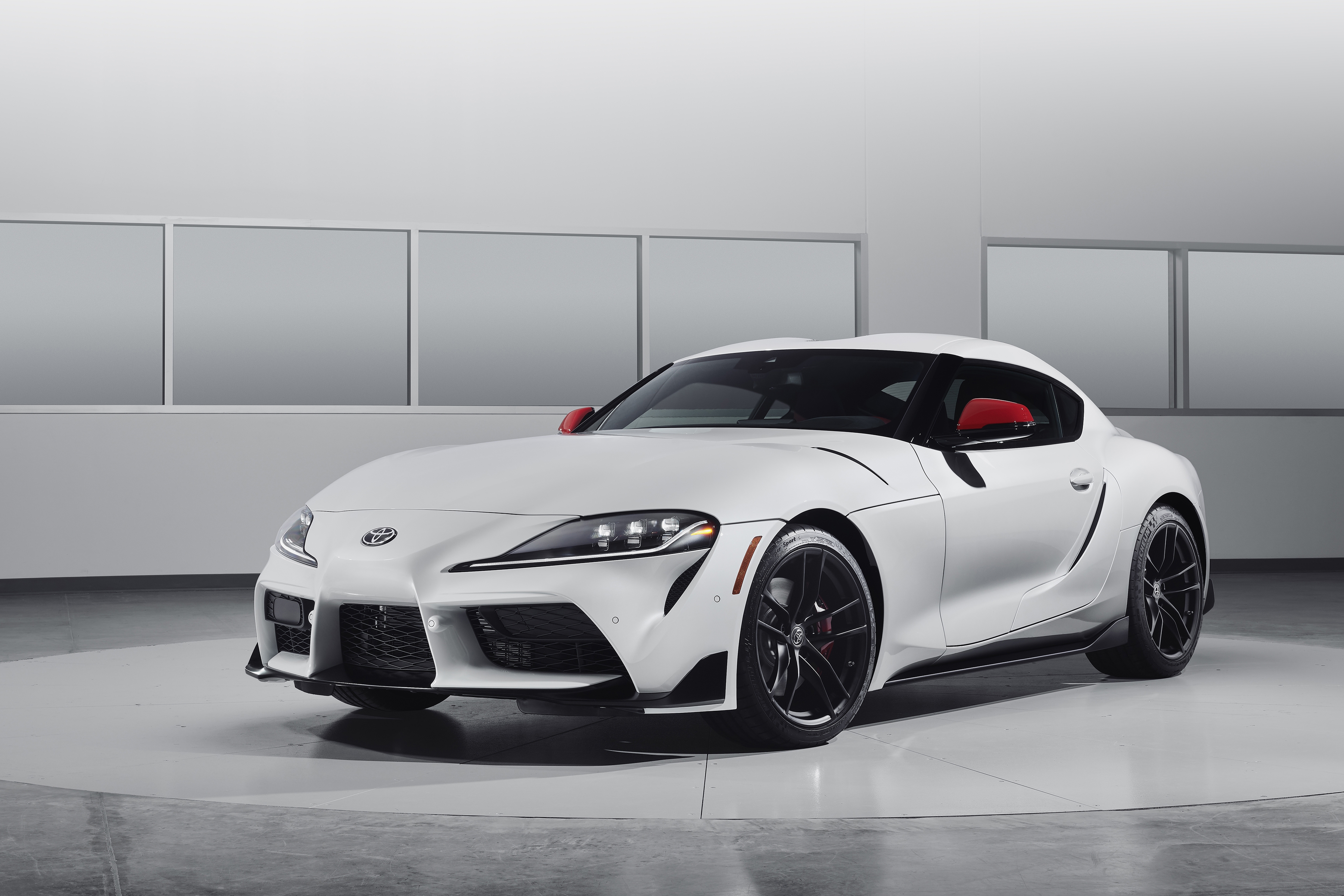 Обои Toyota GR Supra купе белый на рабочий стол