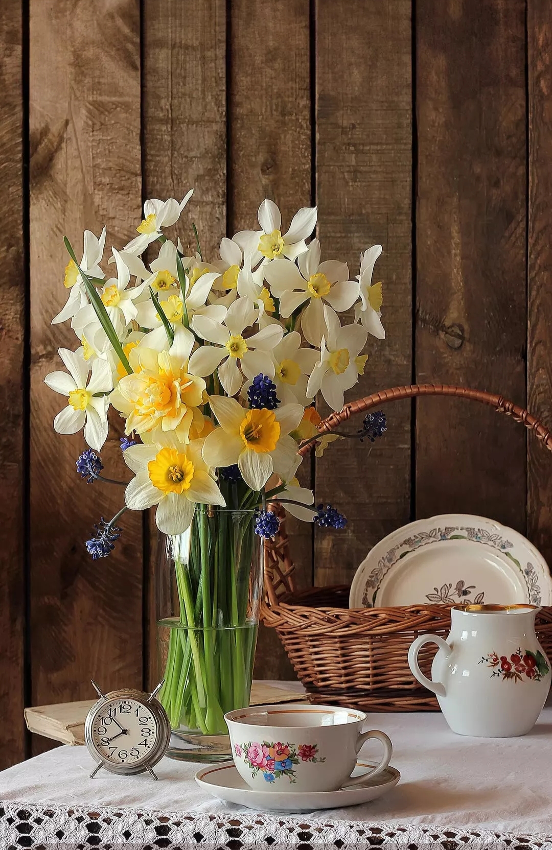 桌面上的壁纸瓶 陶器 闹钟