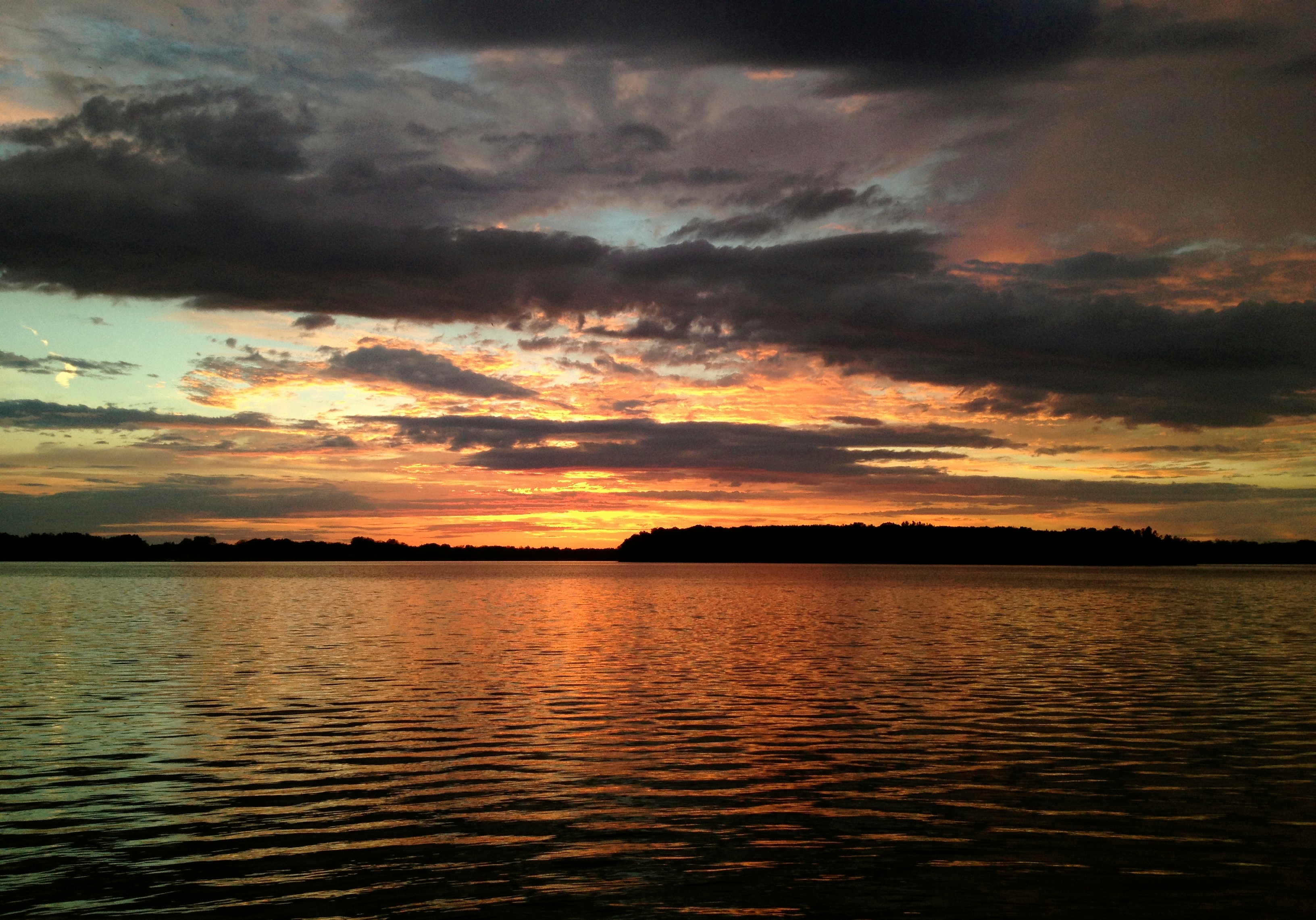 Бесплатное фото Восход солнца над озеро